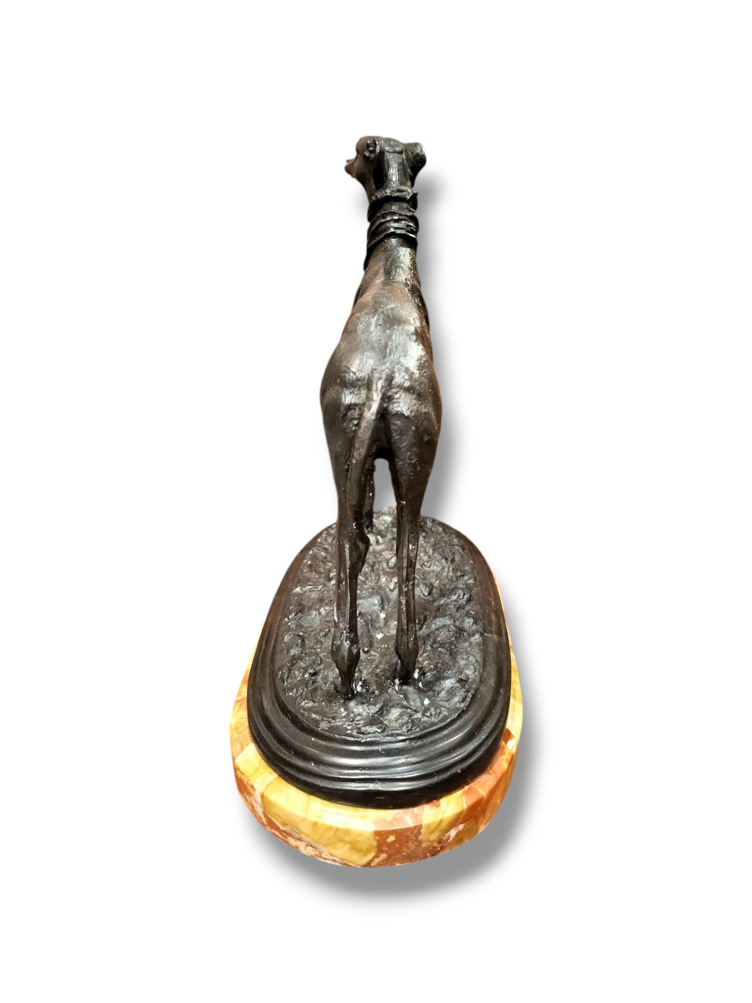 Bronze Statue de lévrier en bronze du XIXe siècle, dans le style de Pierre Jules Mêne en vente