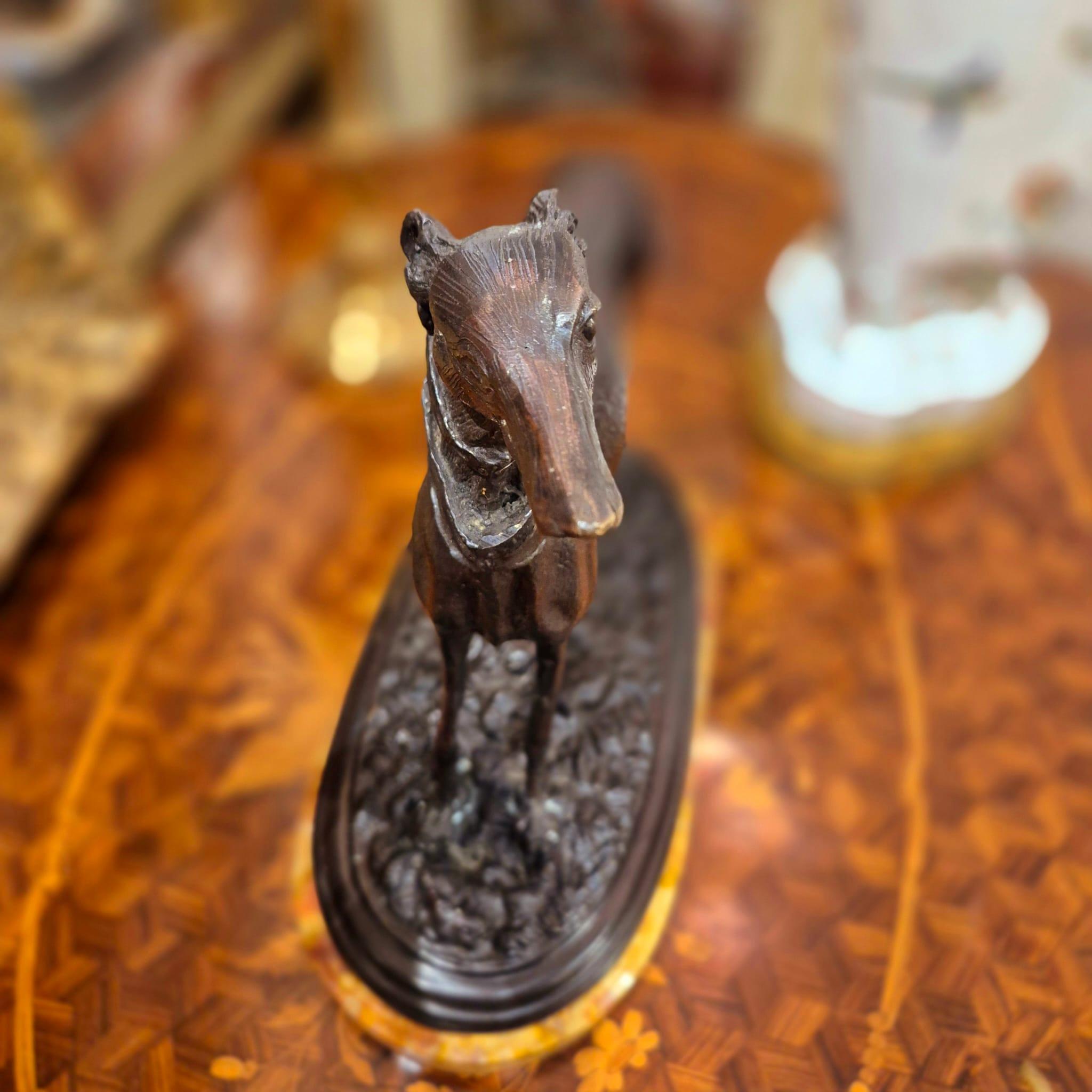 Statue de lévrier en bronze du XIXe siècle, dans le style de Pierre Jules Mêne en vente 4