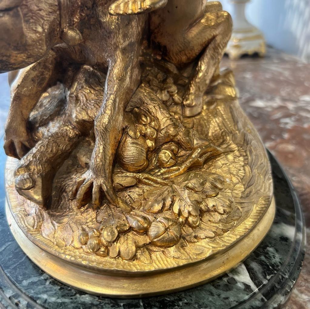 Bronze Statue d'enfants jouant avec une lionne en bronze doré du 19e siècle  en vente