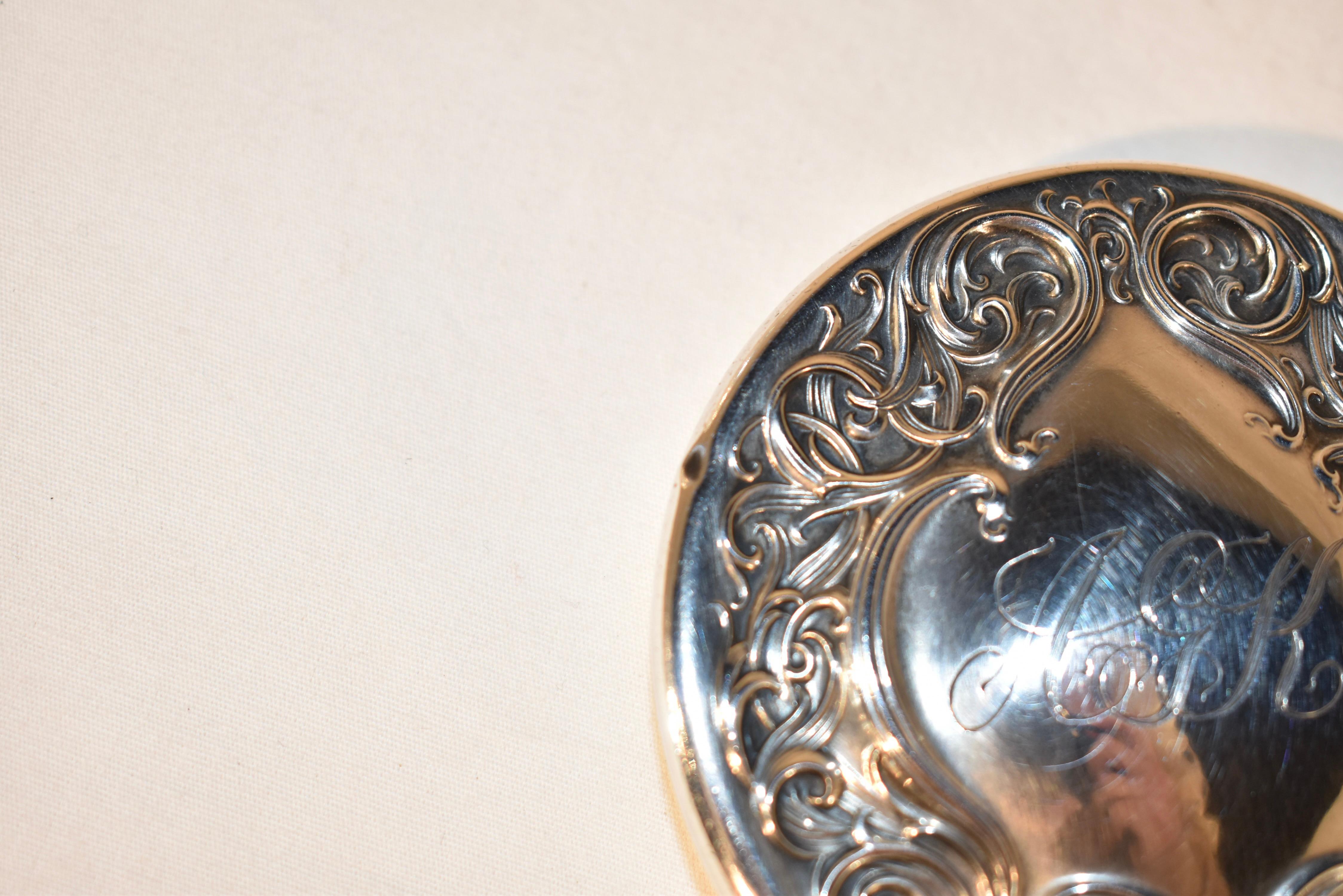 Vaso da comò con coperchio in argento del XIX secolo in vendita 1