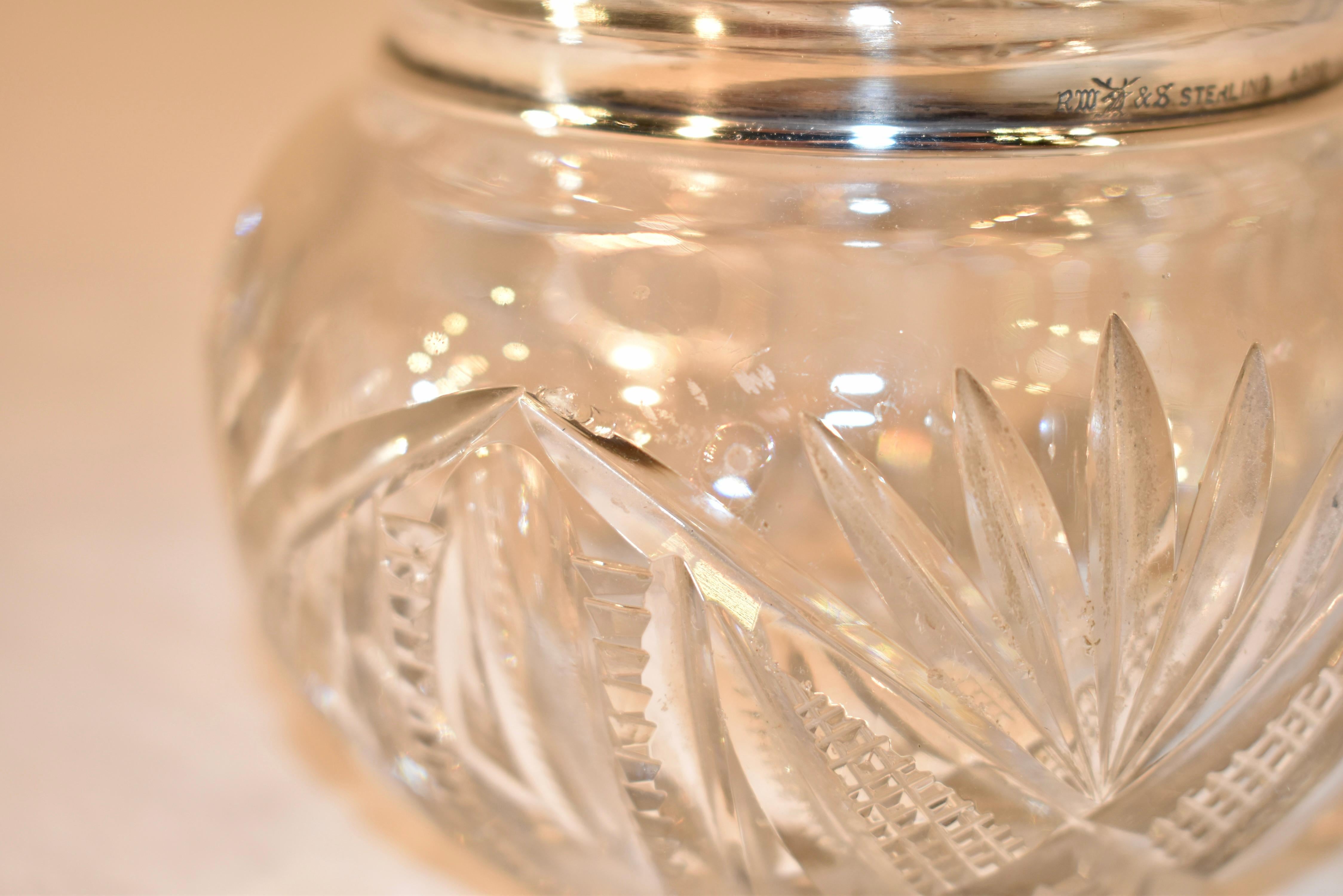 Vaso da comò con coperchio in argento del XIX secolo in vendita 3