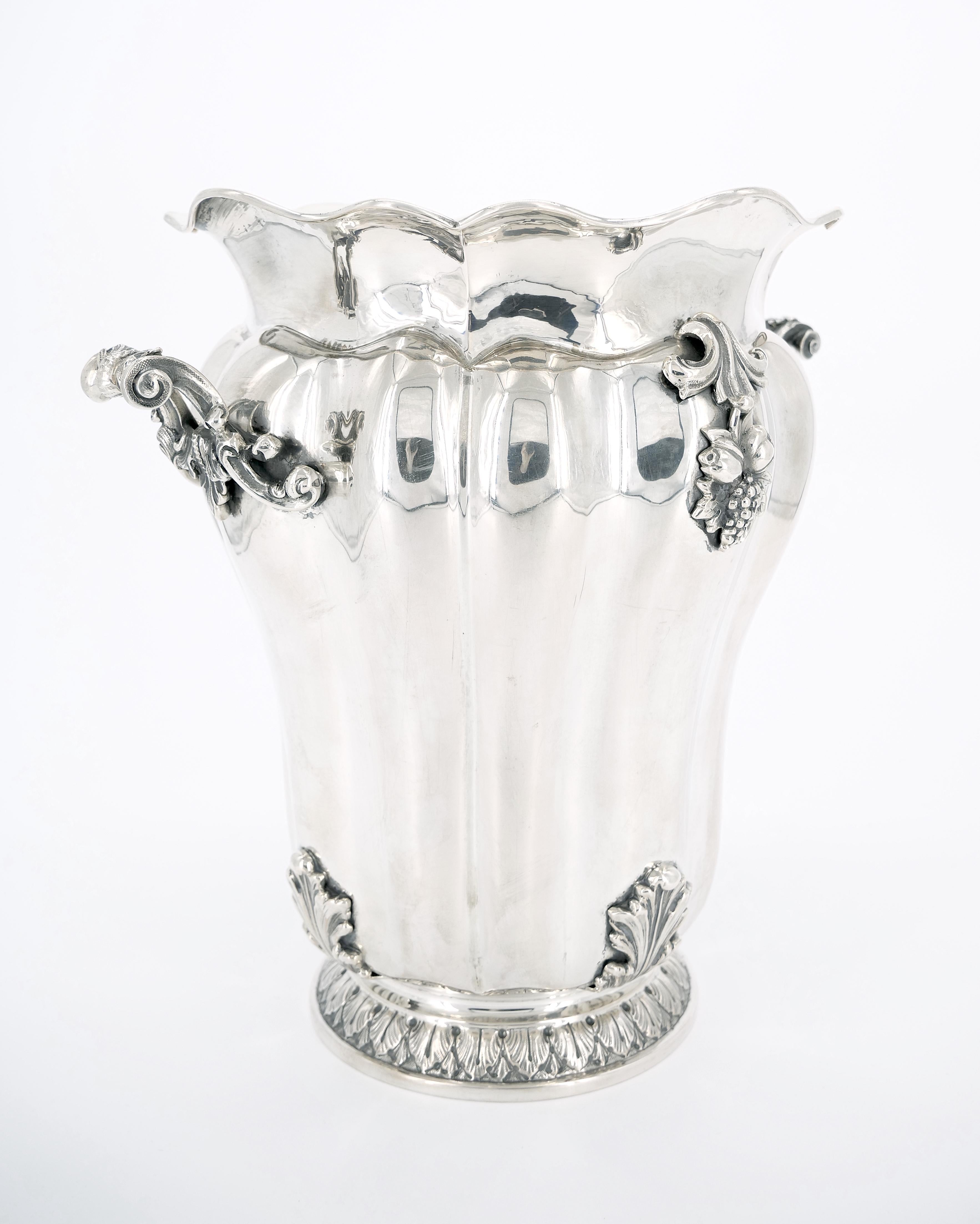 Weinkühler/Eiskübel aus Sterlingsilber aus dem 19. Jahrhundert im Angebot 8