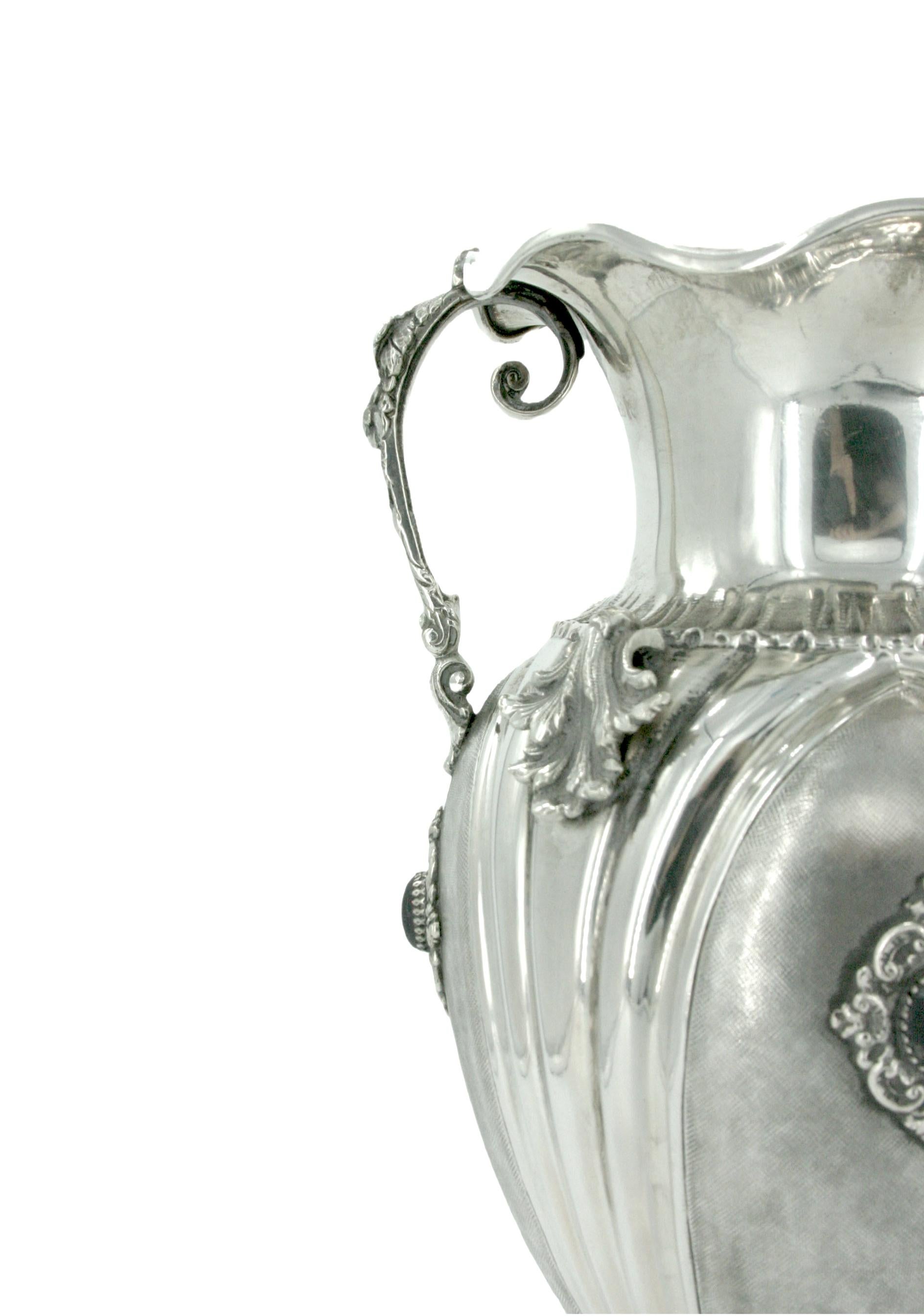 Fin du XIXe siècle Vase décoratif en argent sterling du 19ème siècle en vente