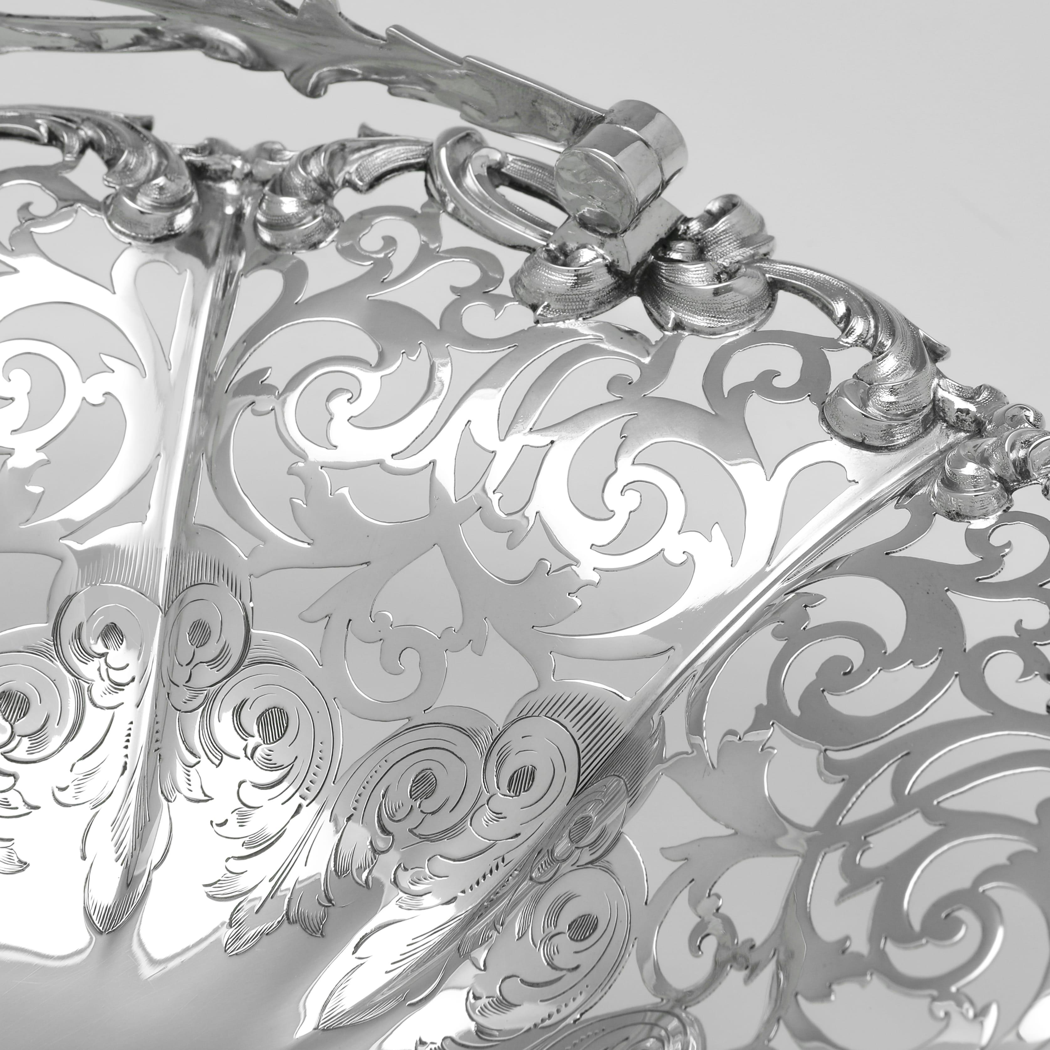 Inglese Cestino da frutta in argento sterling del XIX secolo realizzato a Londra nel 1853 in vendita