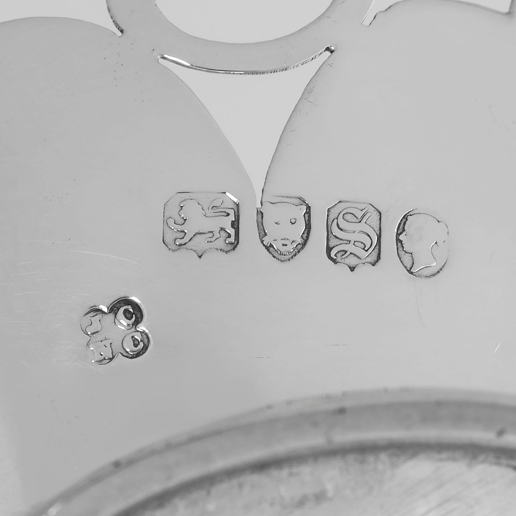 Cestino da frutta in argento sterling del XIX secolo realizzato a Londra nel 1853 In condizioni buone in vendita a London, London