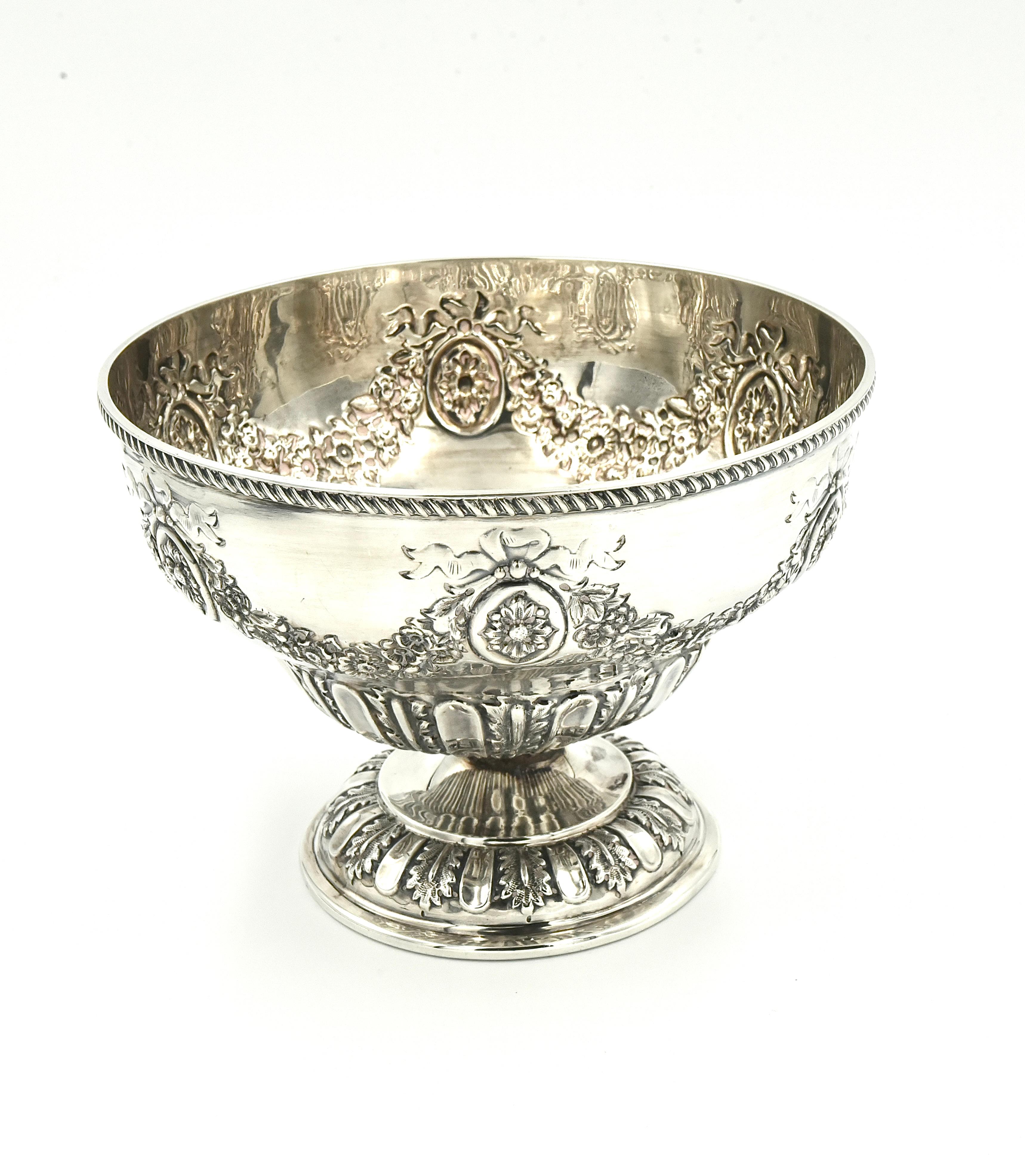 English 19th century Sterling silver fruit bowl  For Sale