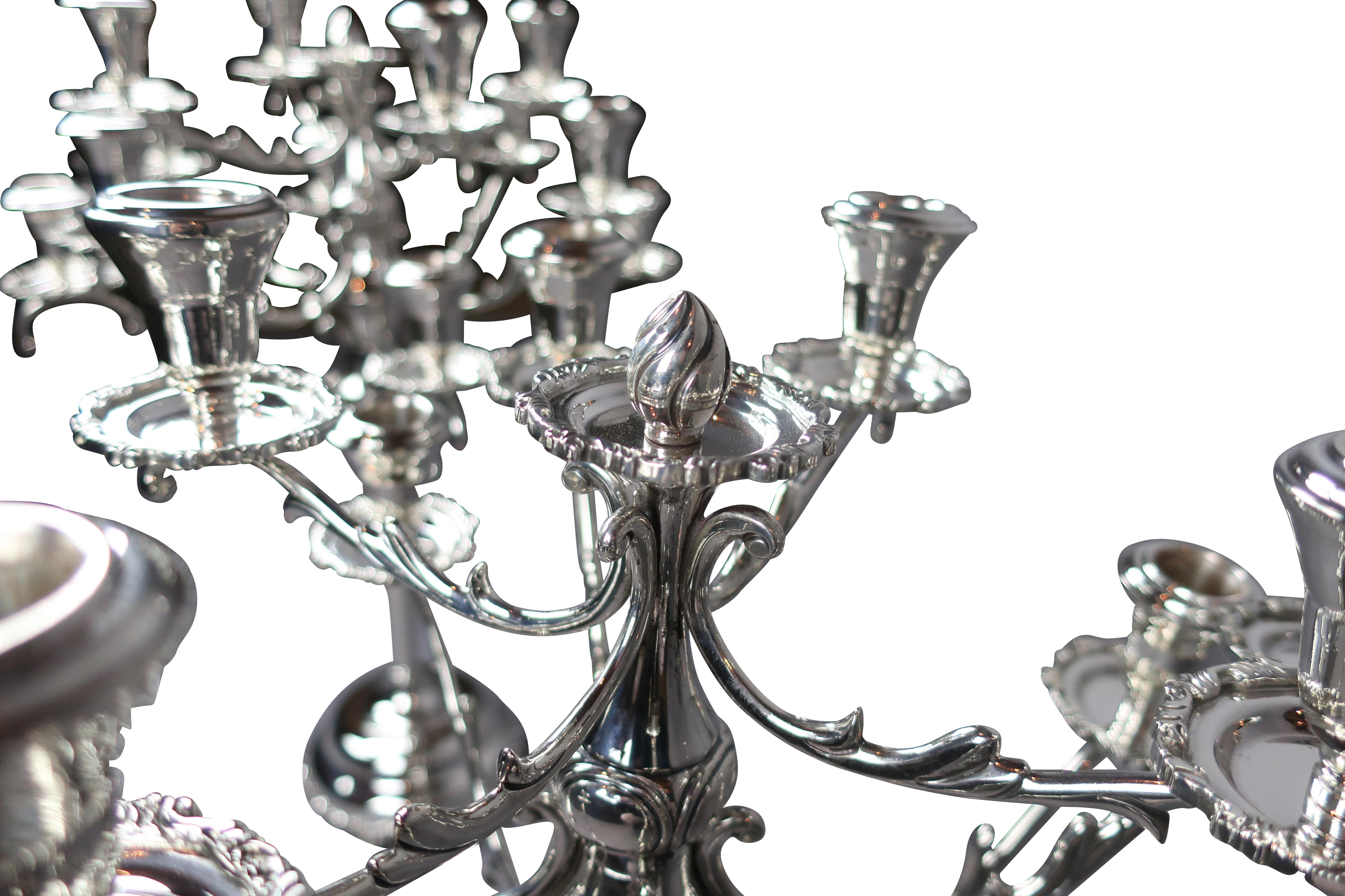 Fait main Chandelier à douze branches en argent massif du XIXe siècle en vente