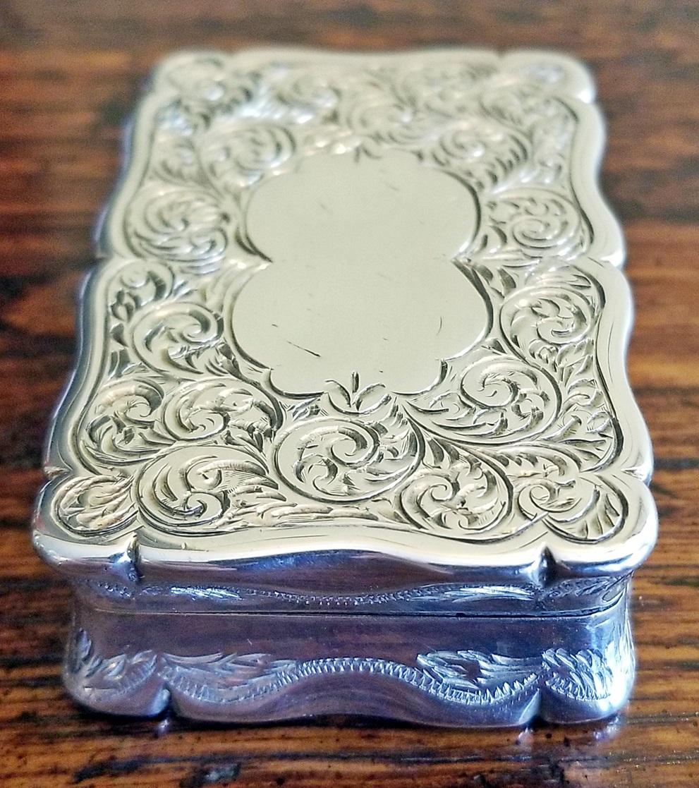 Argent sterling Tabatière en argent sterling du 19e siècle Birmingham 1848 par Rolason Bros. en vente