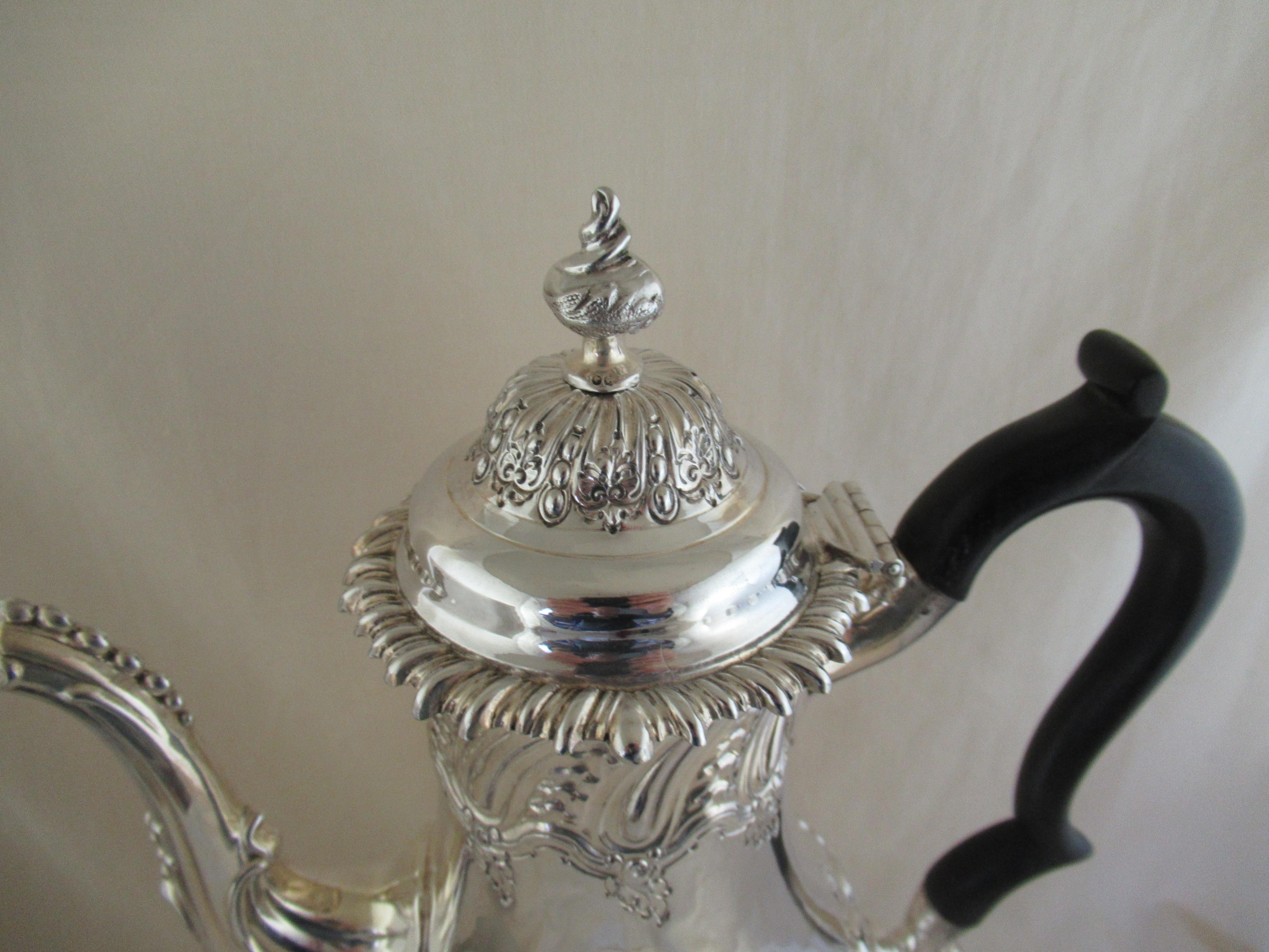 Victorian 19th Century - Sterling Silver - Superb Coffee Pot - Hallmarked:- London 1889 For Sale