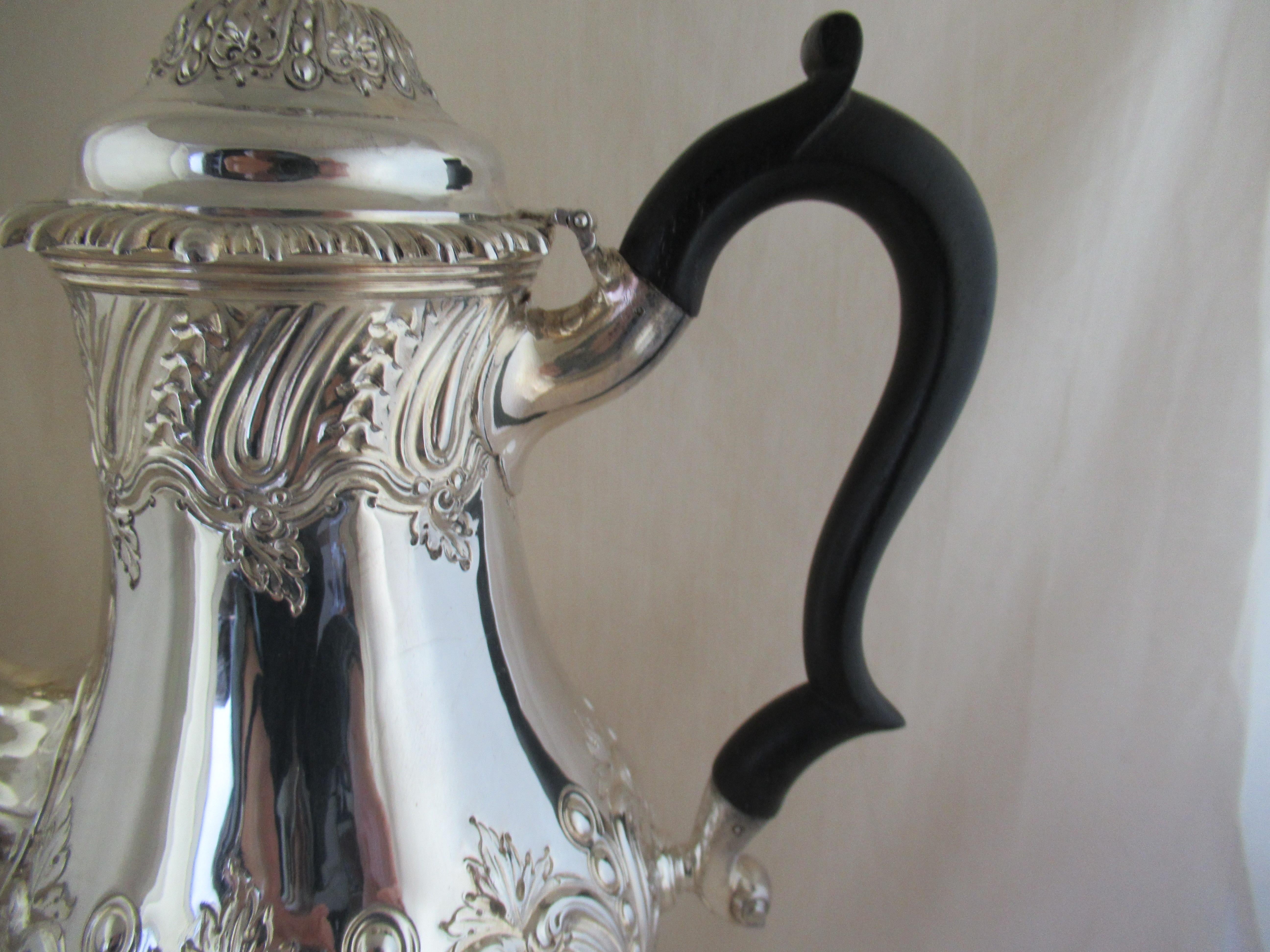 English 19th Century - Sterling Silver - Superb Coffee Pot - Hallmarked:- London 1889 For Sale