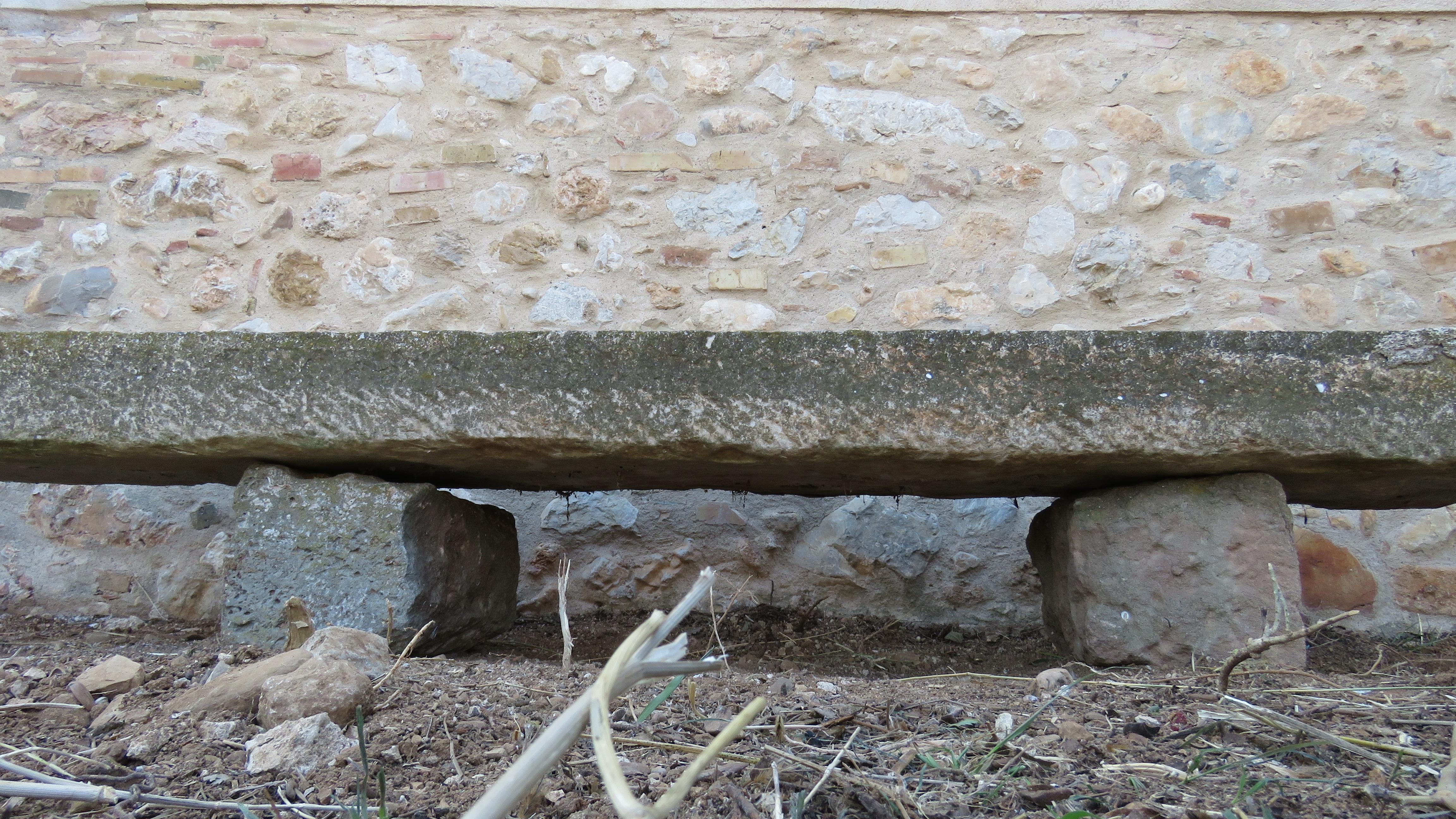 19th Century Stone Bench In Good Condition For Sale In Alella, ES
