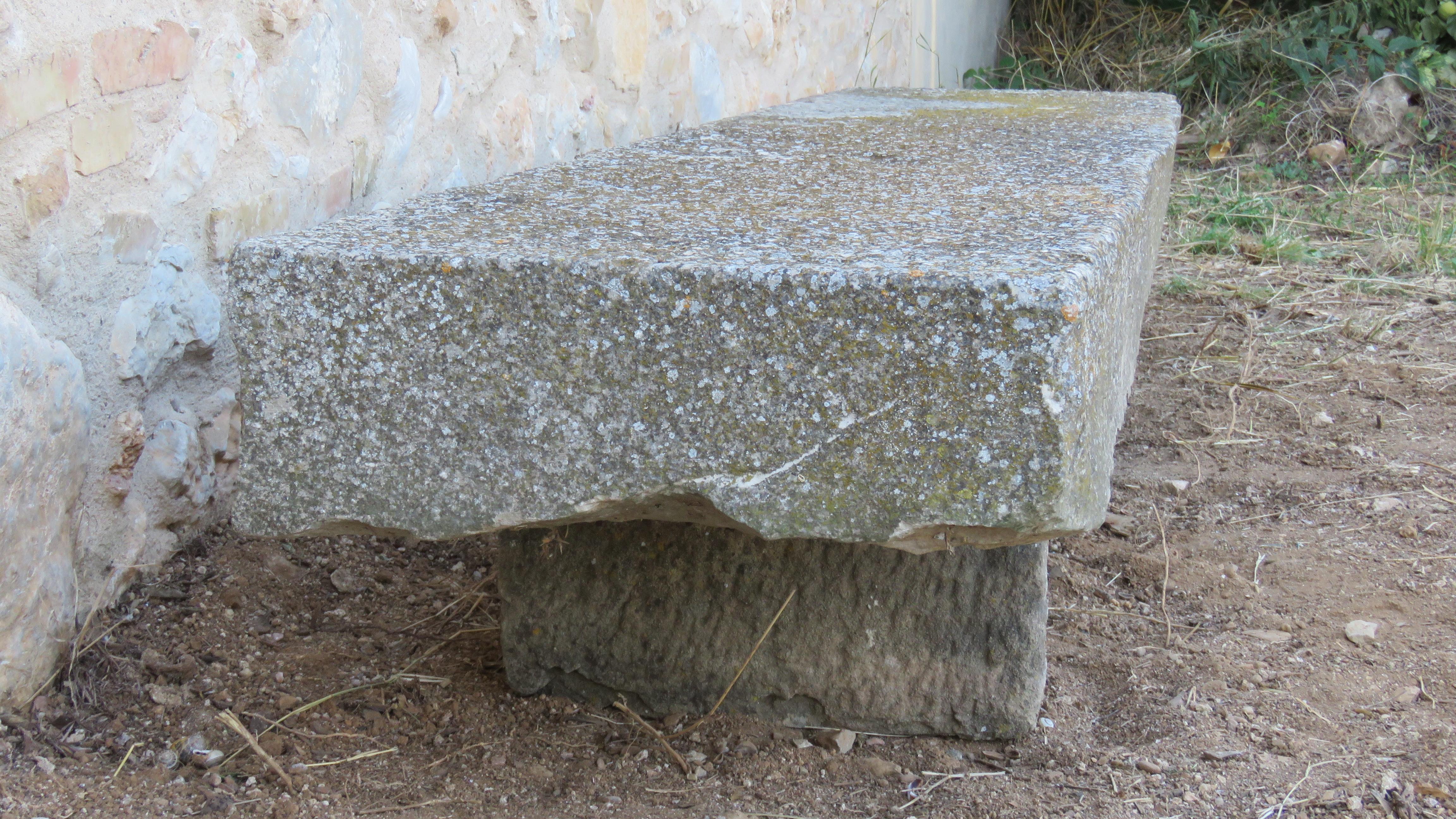 19th Century Stone Bench In Good Condition For Sale In Alella, ES