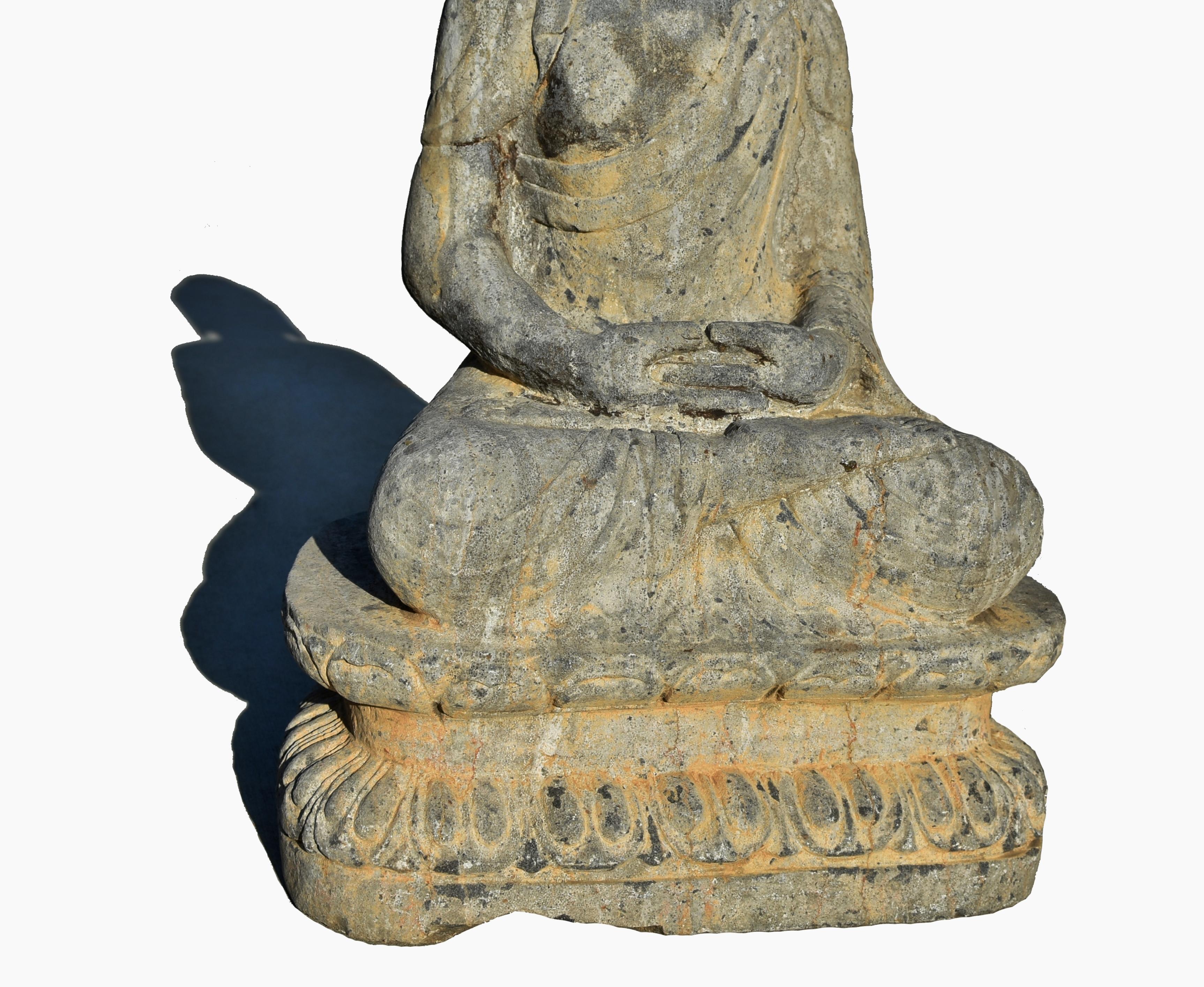 Buddha Shakyamuni-Statue aus Stein aus dem 19. Jahrhundert im Angebot 1