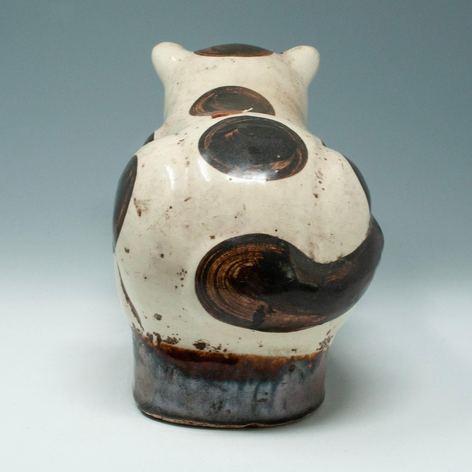 19th Century Stoneware Cat Pillow, China In Good Condition For Sale In Point Richmond, CA