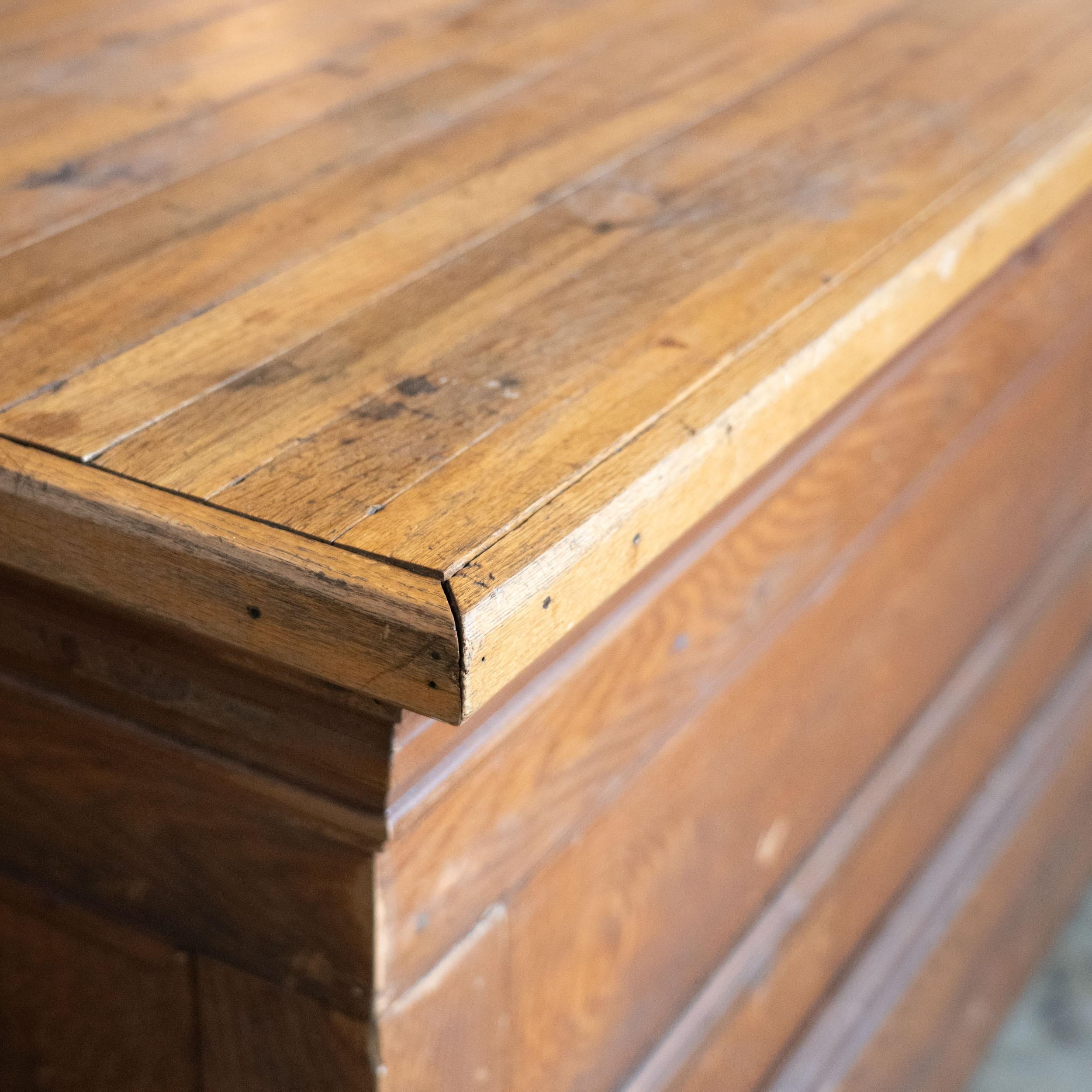 19th century Store counter bar In Good Condition In Surrey, BC