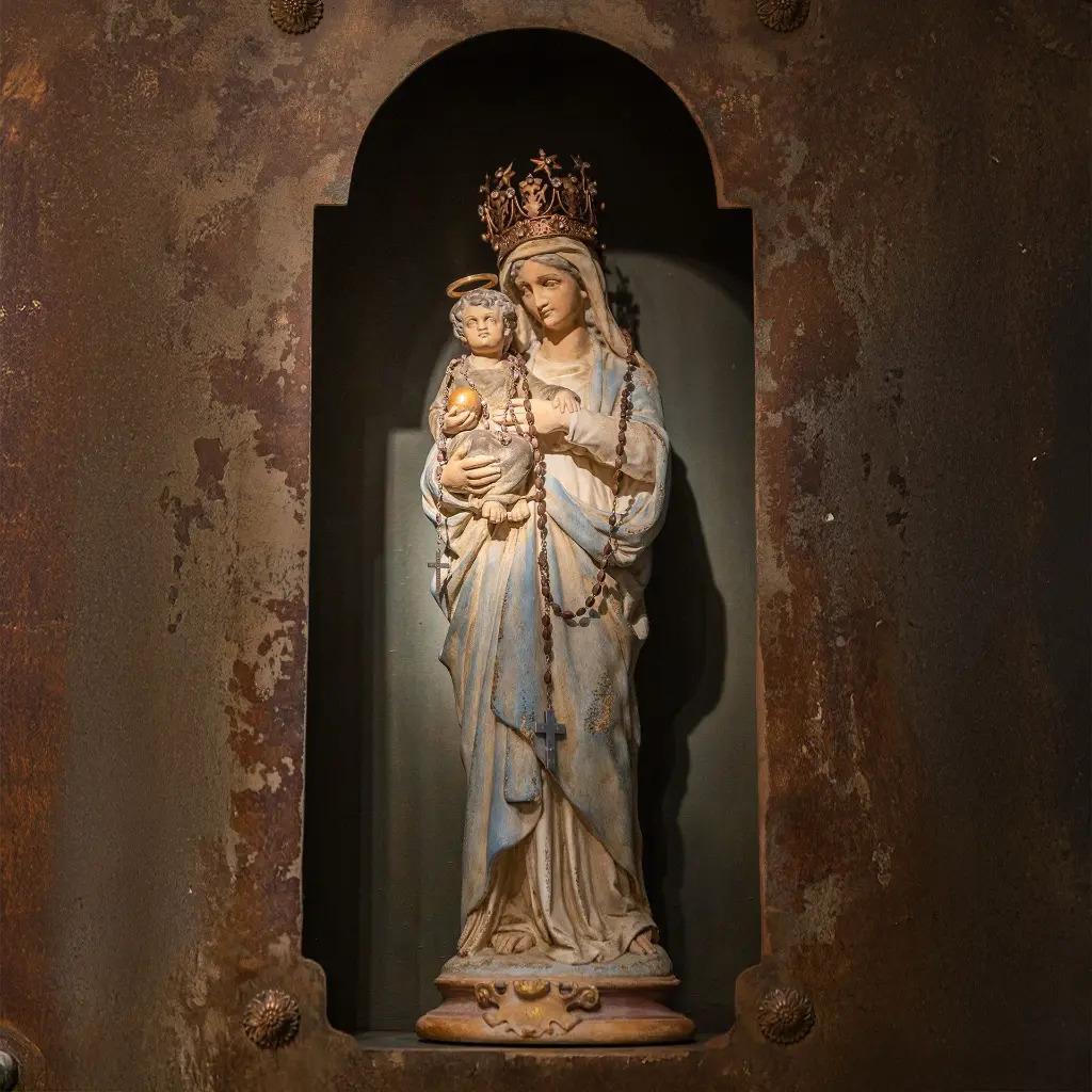 Intonaco Statua di Vergine incoronata e Child & Child in stile XIX secolo in vendita