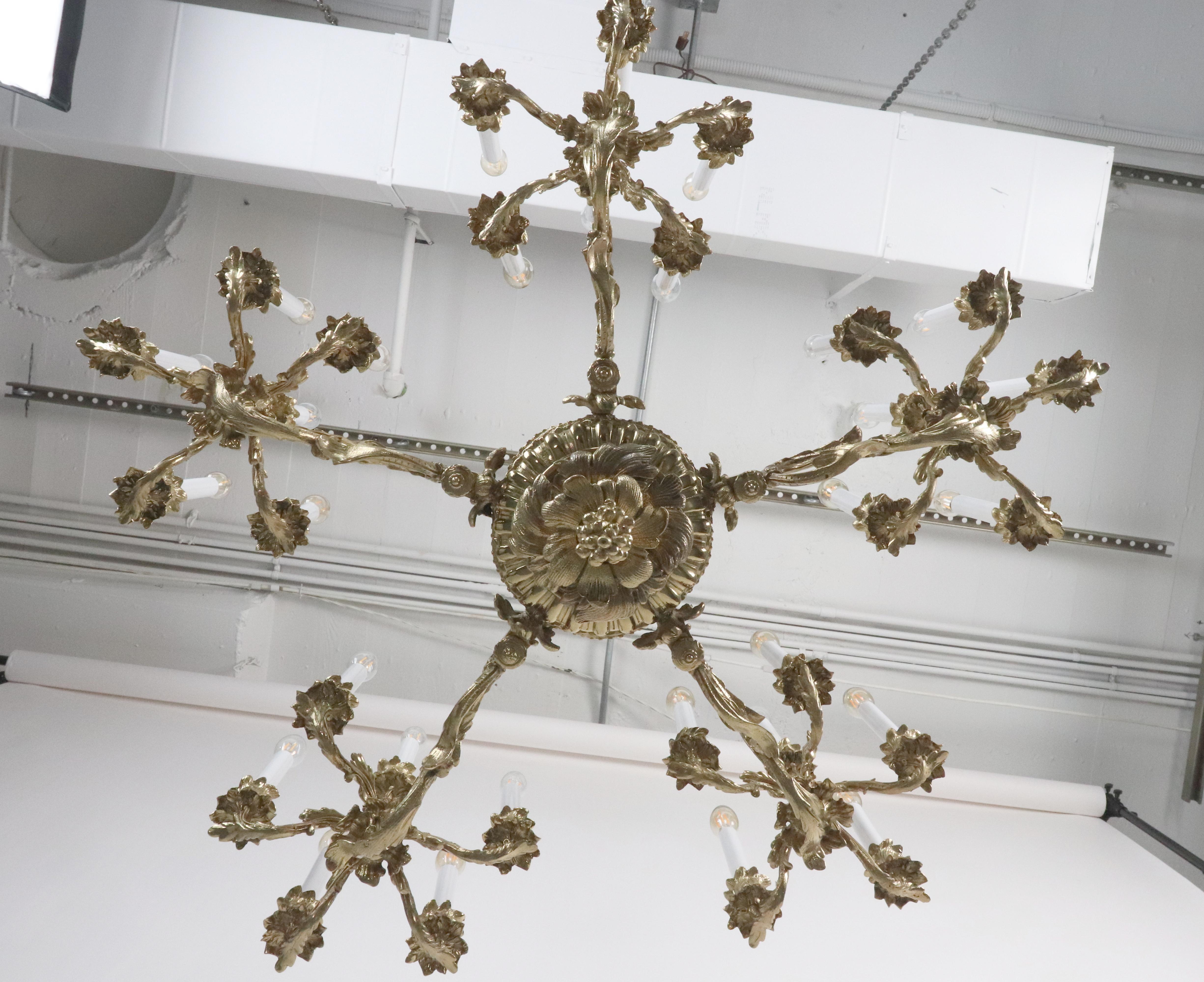 Lampadario in bronzo rinascimentale francese del XIX secolo in vendita 9