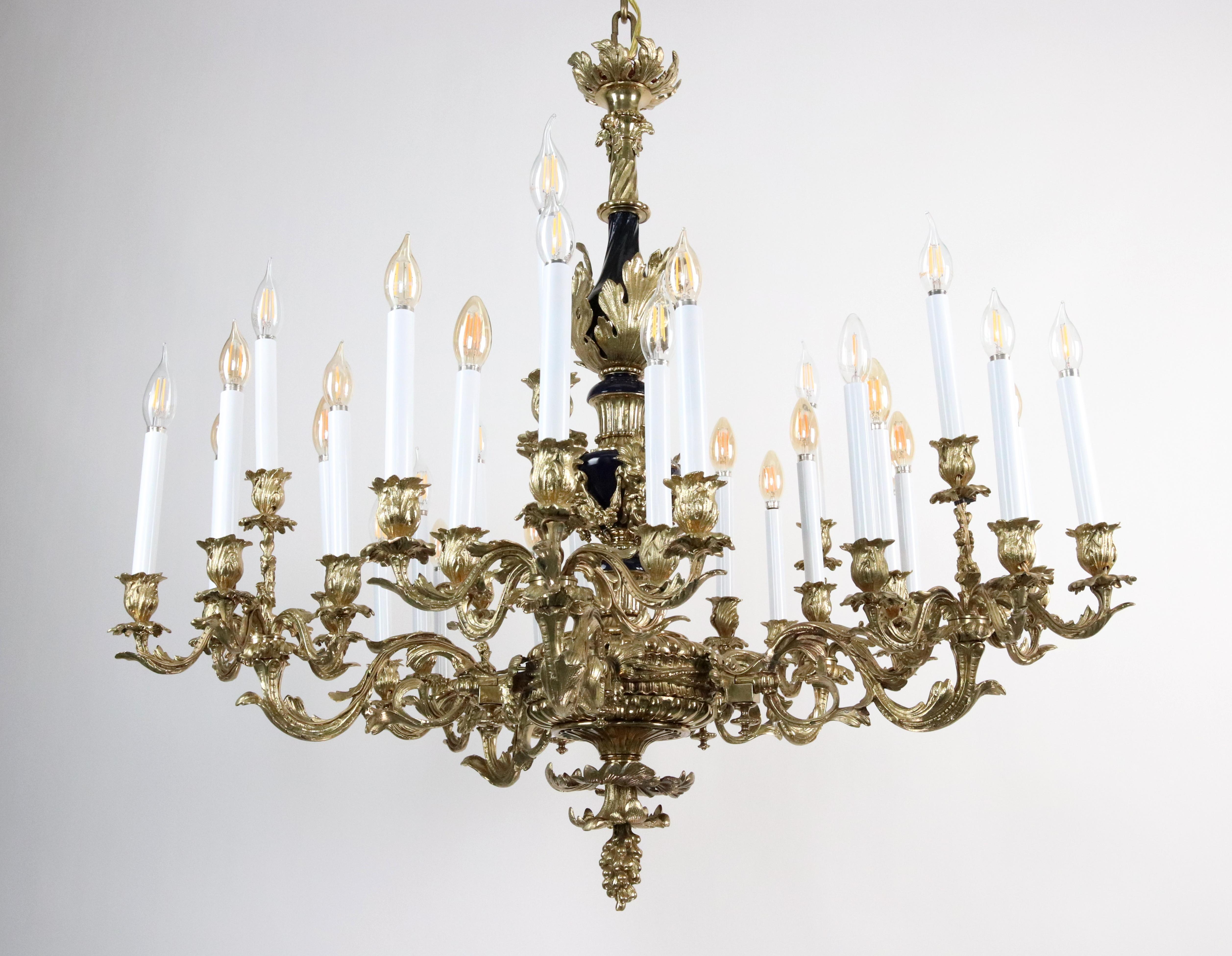 Lucidato Lampadario in bronzo rinascimentale francese del XIX secolo in vendita