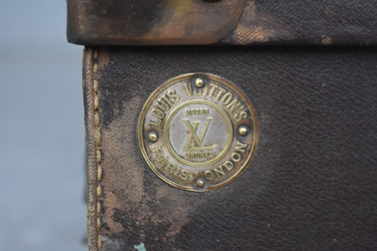 Suitcase Louis Vuitton to restore.
