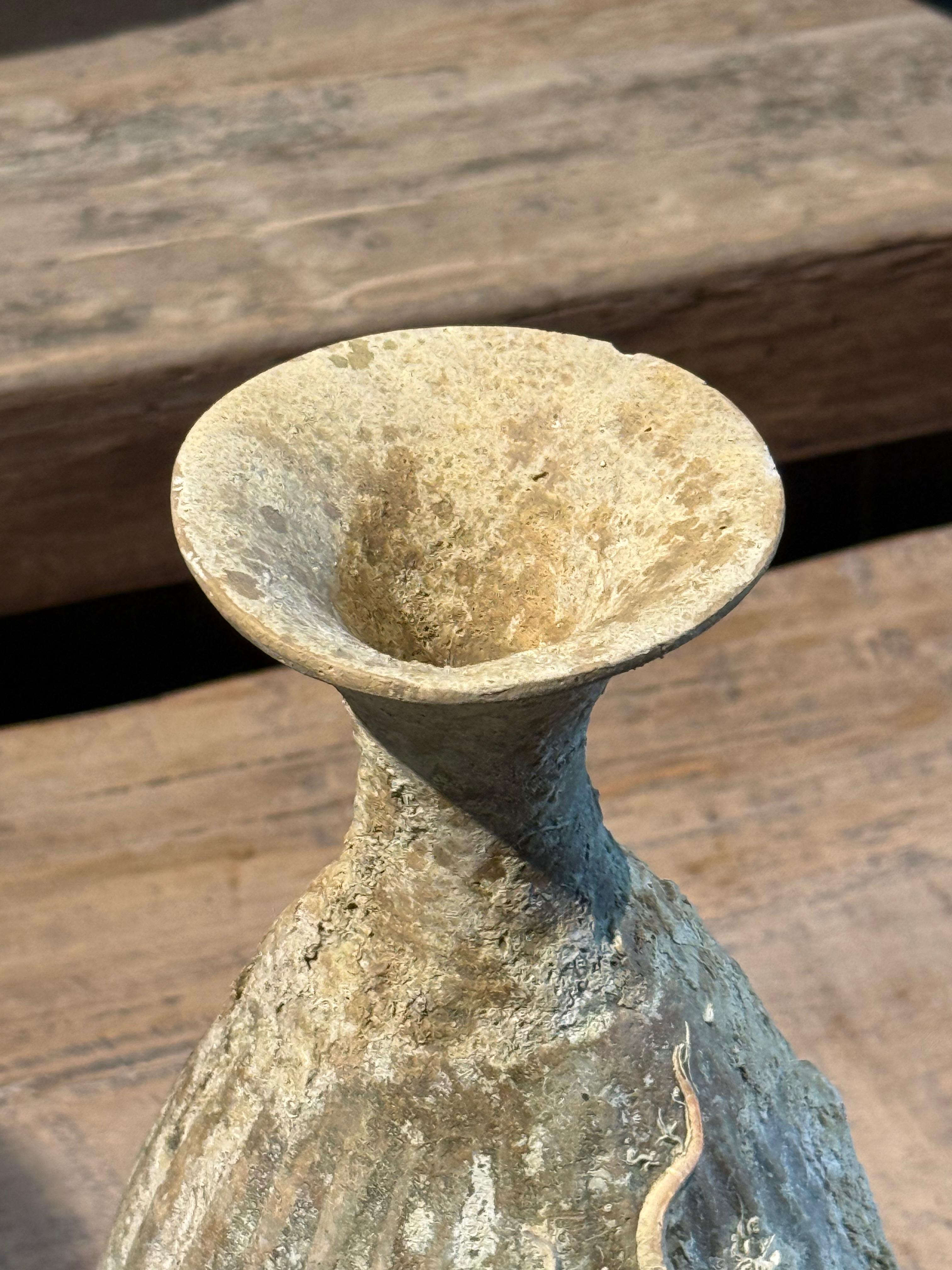 XIXe siècle Bouteille de médicaments du 19e siècle provenant de l'épave du navire Sukhothai, Thaïlande en vente