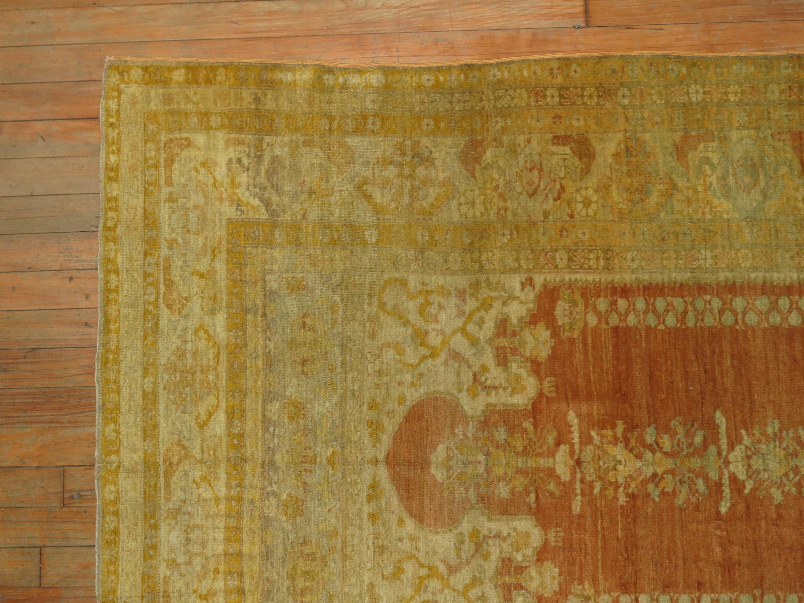 Tapis de prière Sivas turc de la fin du 19ème siècle avec un motif classique de niche de prière de Mihrab. La meilleure des qualités, pour les connaisseurs en tapis. La pêche chaude et l'or sont les couleurs dominantes 

Mesures : 3'11