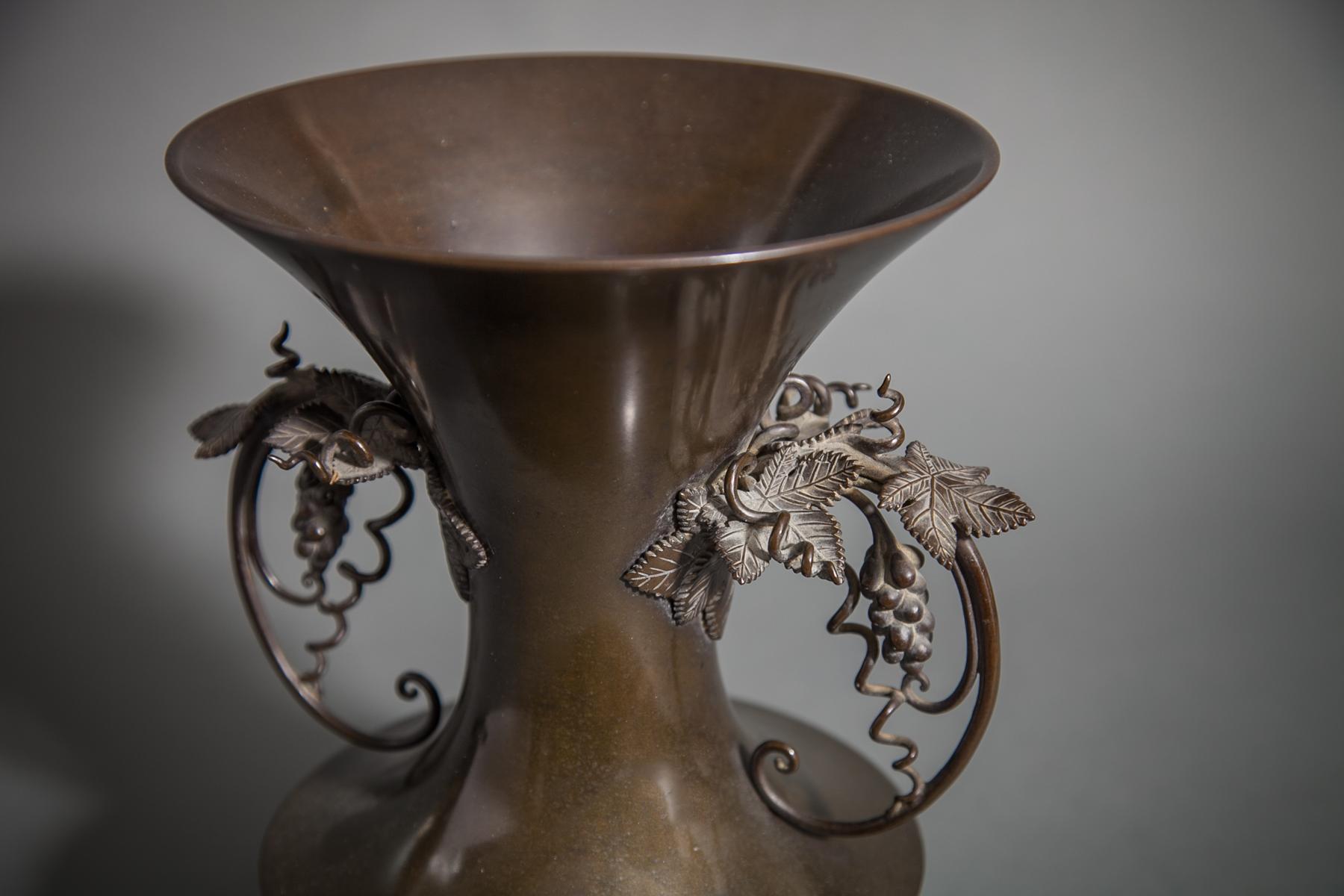 Edo 19th Century Superior Quality Japanese Bronze Vase with Grape Vine Handles For Sale