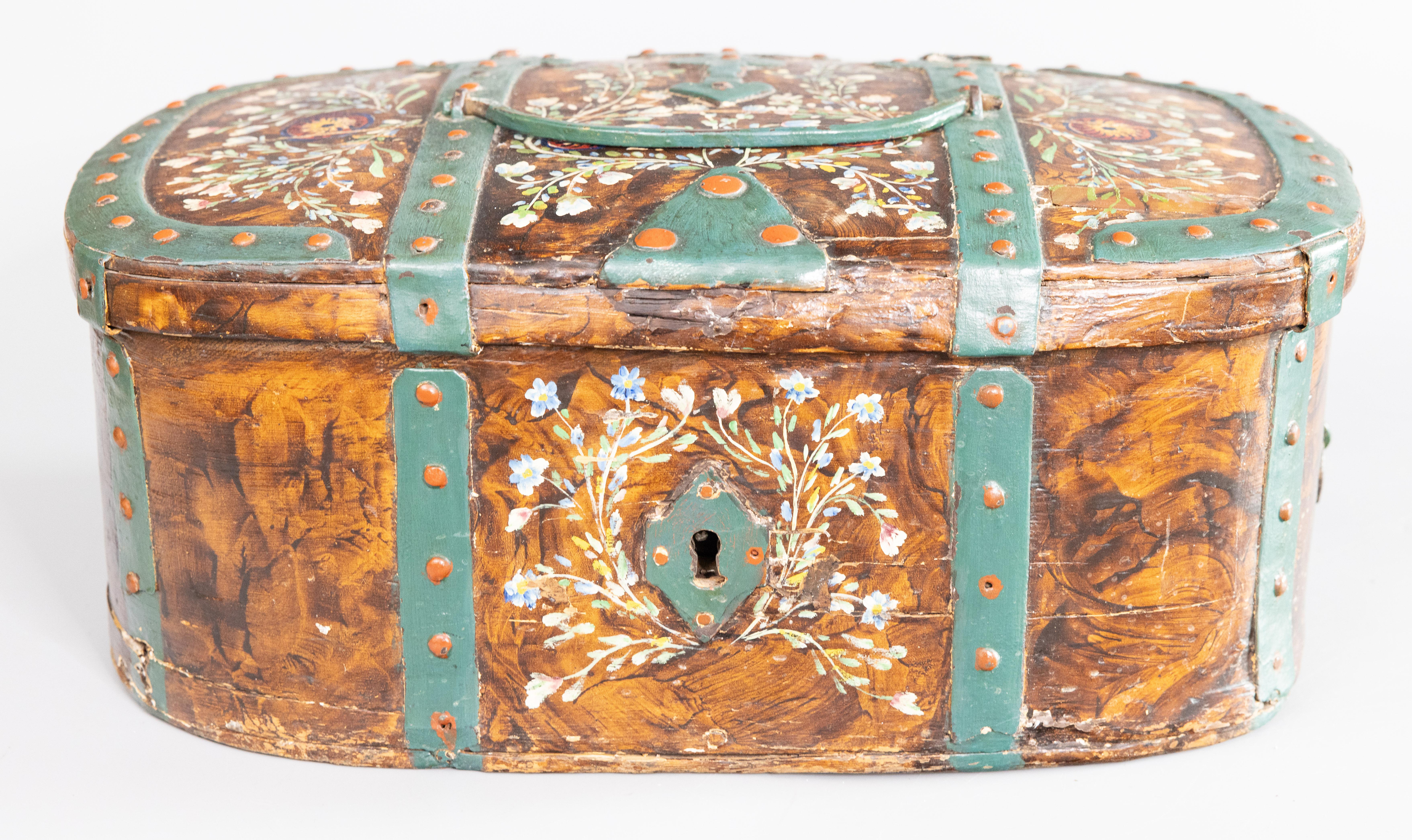 Arte popolare Cassapanca in legno curvato svedese Allmoge Folk Art del XIX secolo in vendita