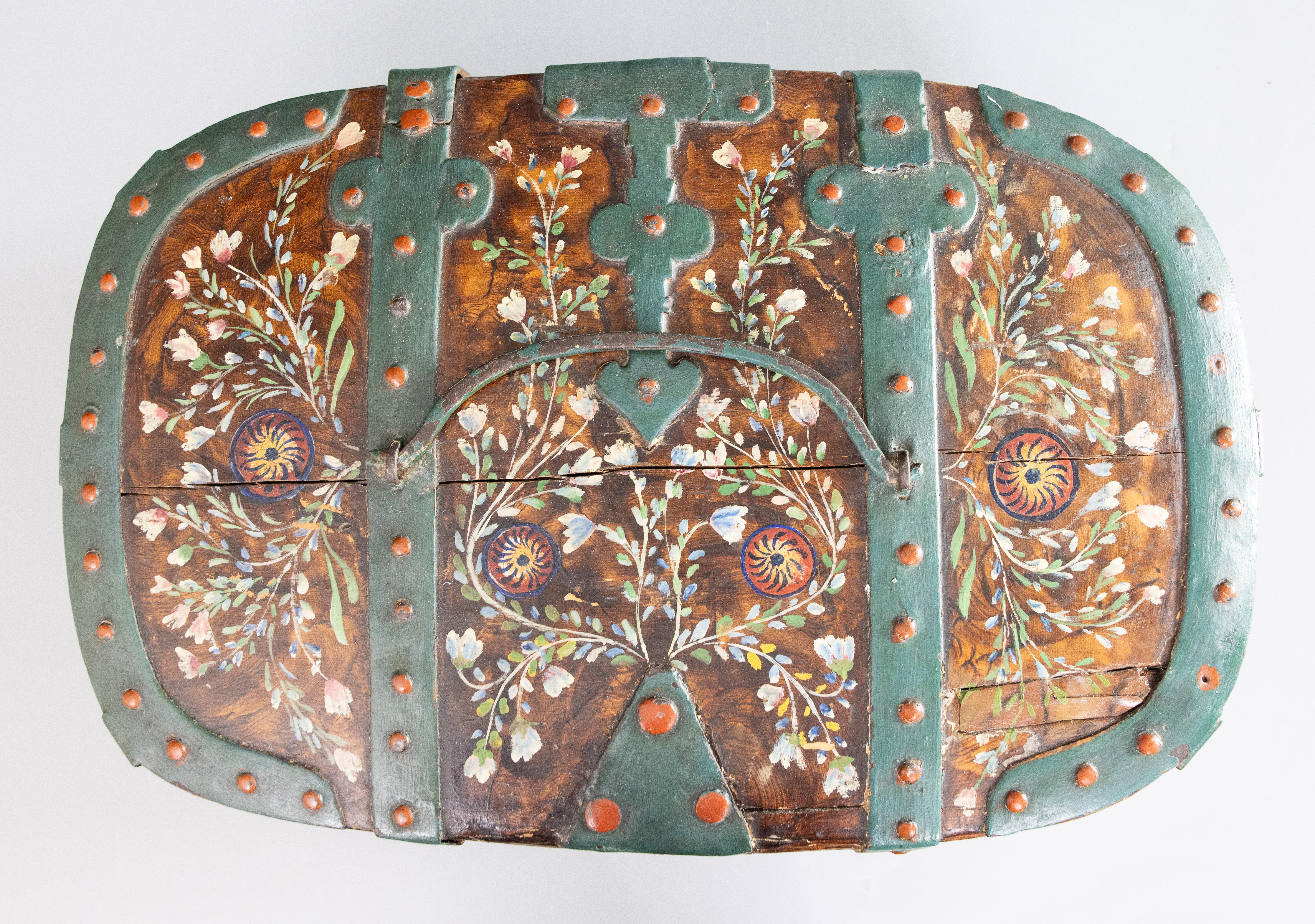 Legno curvato Cassapanca in legno curvato svedese Allmoge Folk Art del XIX secolo in vendita