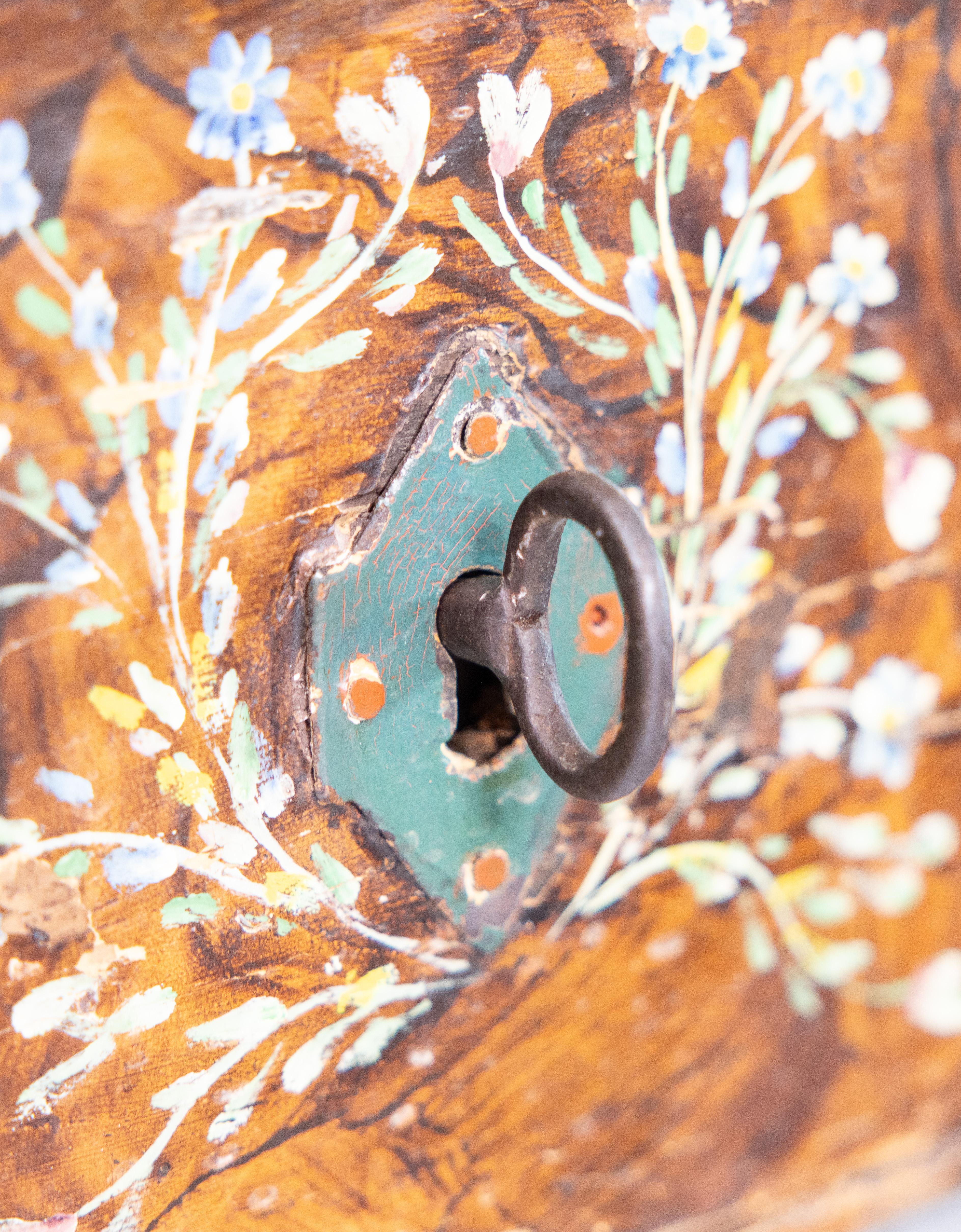 Cassapanca in legno curvato svedese Allmoge Folk Art del XIX secolo in vendita 2