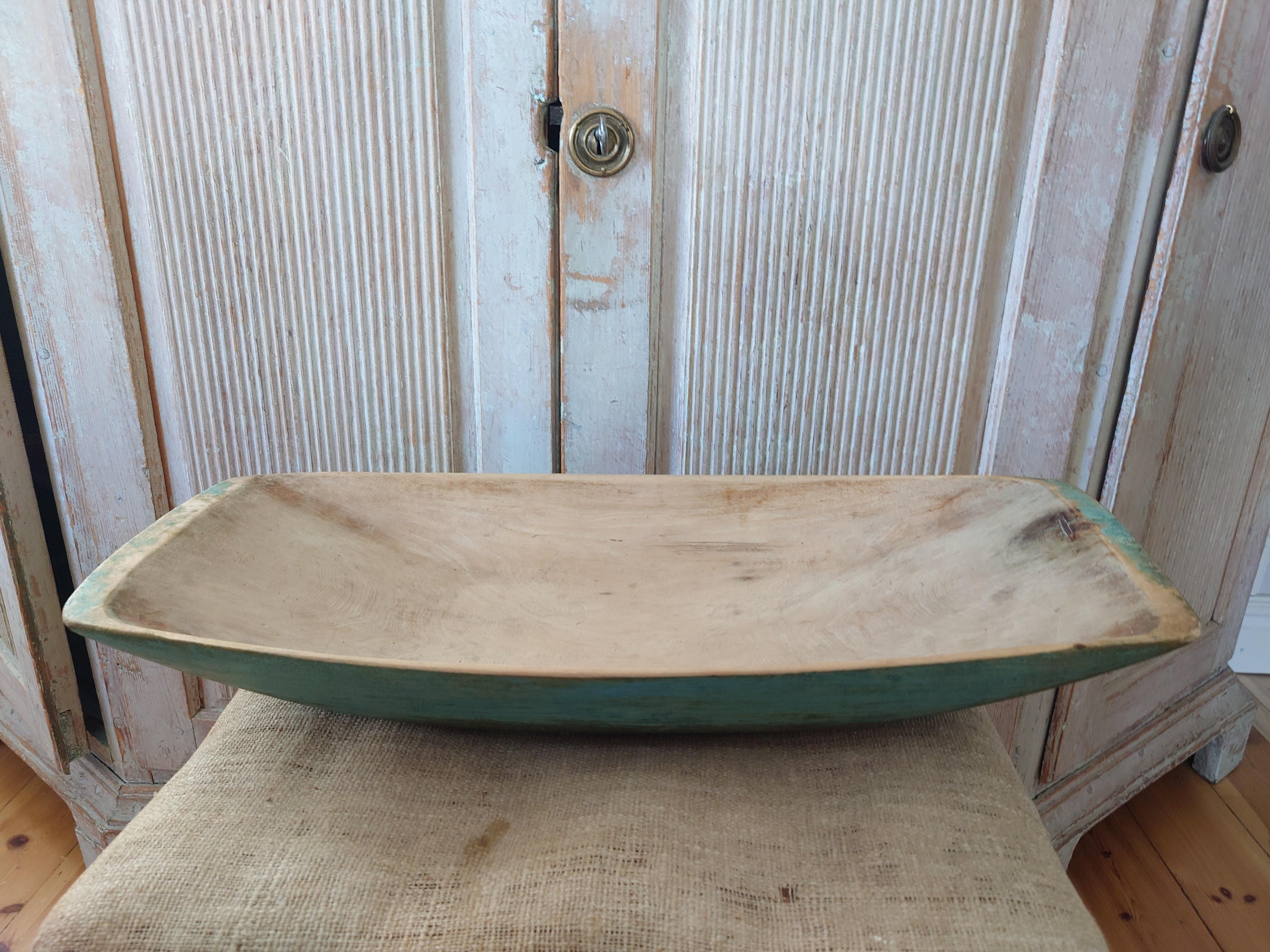 A genuine original painted antique wood trough from Luleå Northern Sweden
The trough has a lovely color & patina.

A nearly monumentaly large farmers handcrafted form or trough/ serving bowl or centerpiece. A highly functional object with a
