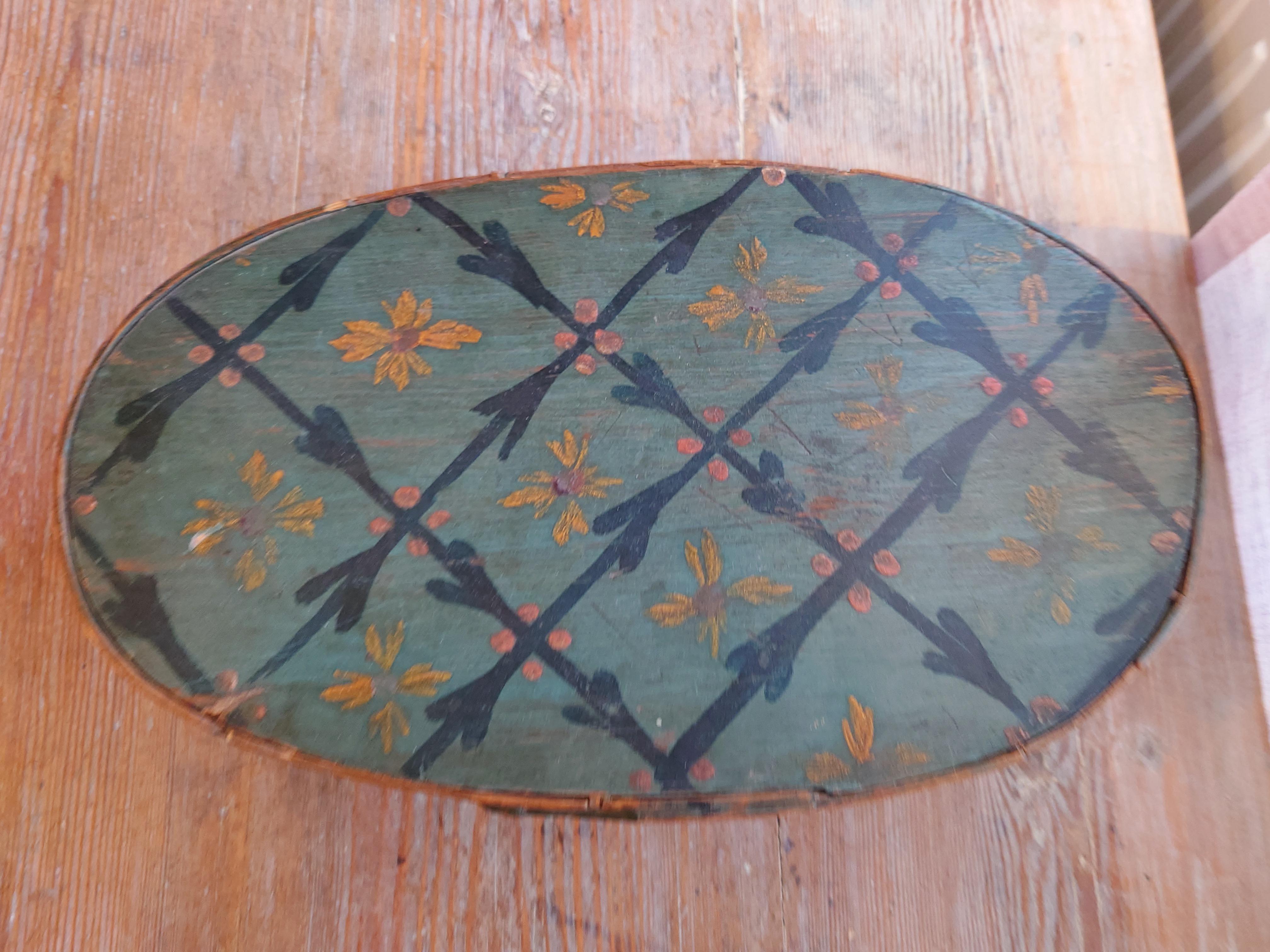 Schwedische antike, echte, rustikale, gebogene Holzschachtel mit Originalfarbe aus dem 19. Jahrhundert im Angebot 7