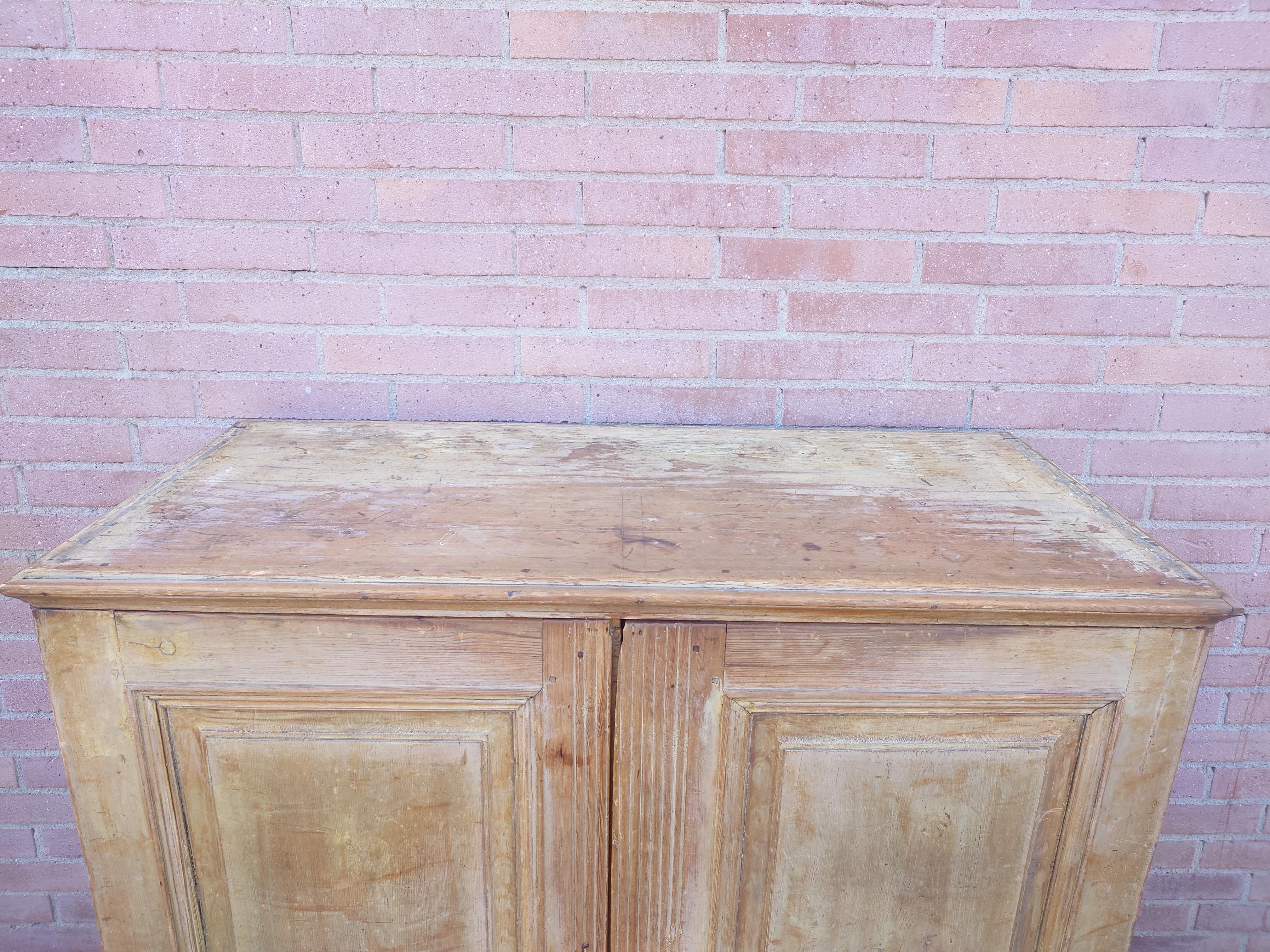 19ème siècle suédois  buffet gustavien ancien avec peinture d'origine en vente 3