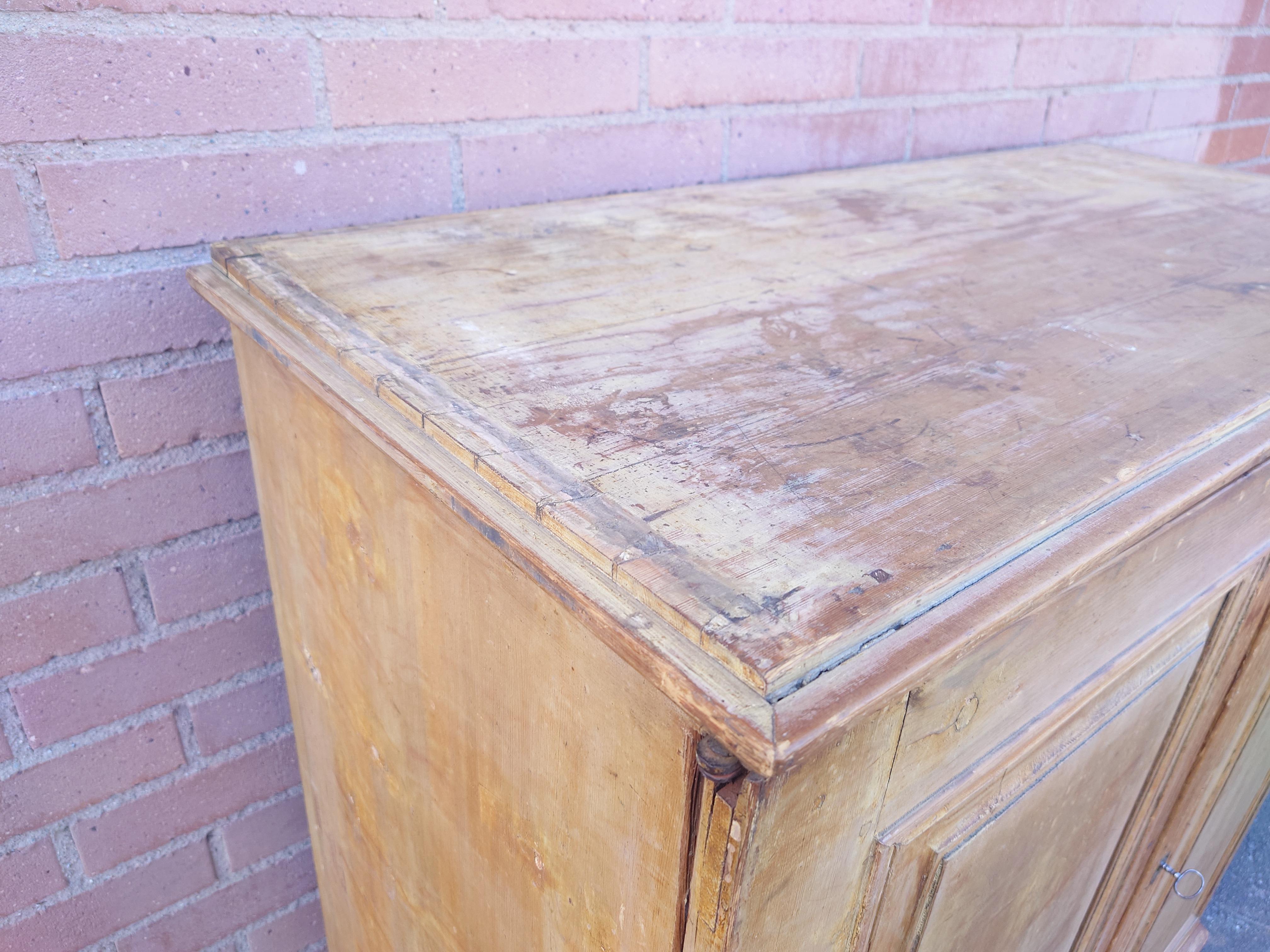 19ème siècle suédois  buffet gustavien ancien avec peinture d'origine en vente 4
