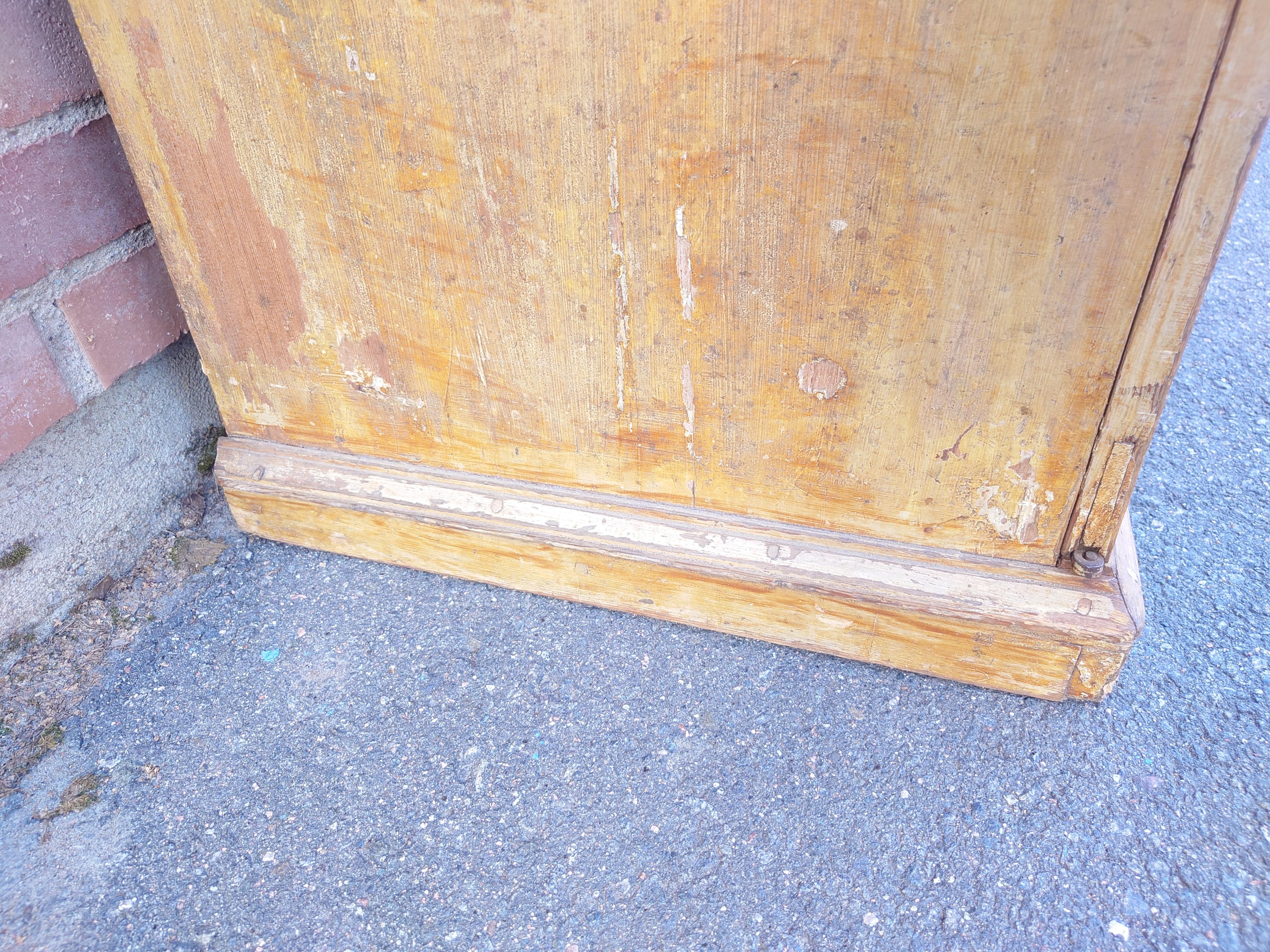 19ème siècle suédois  buffet gustavien ancien avec peinture d'origine en vente 6