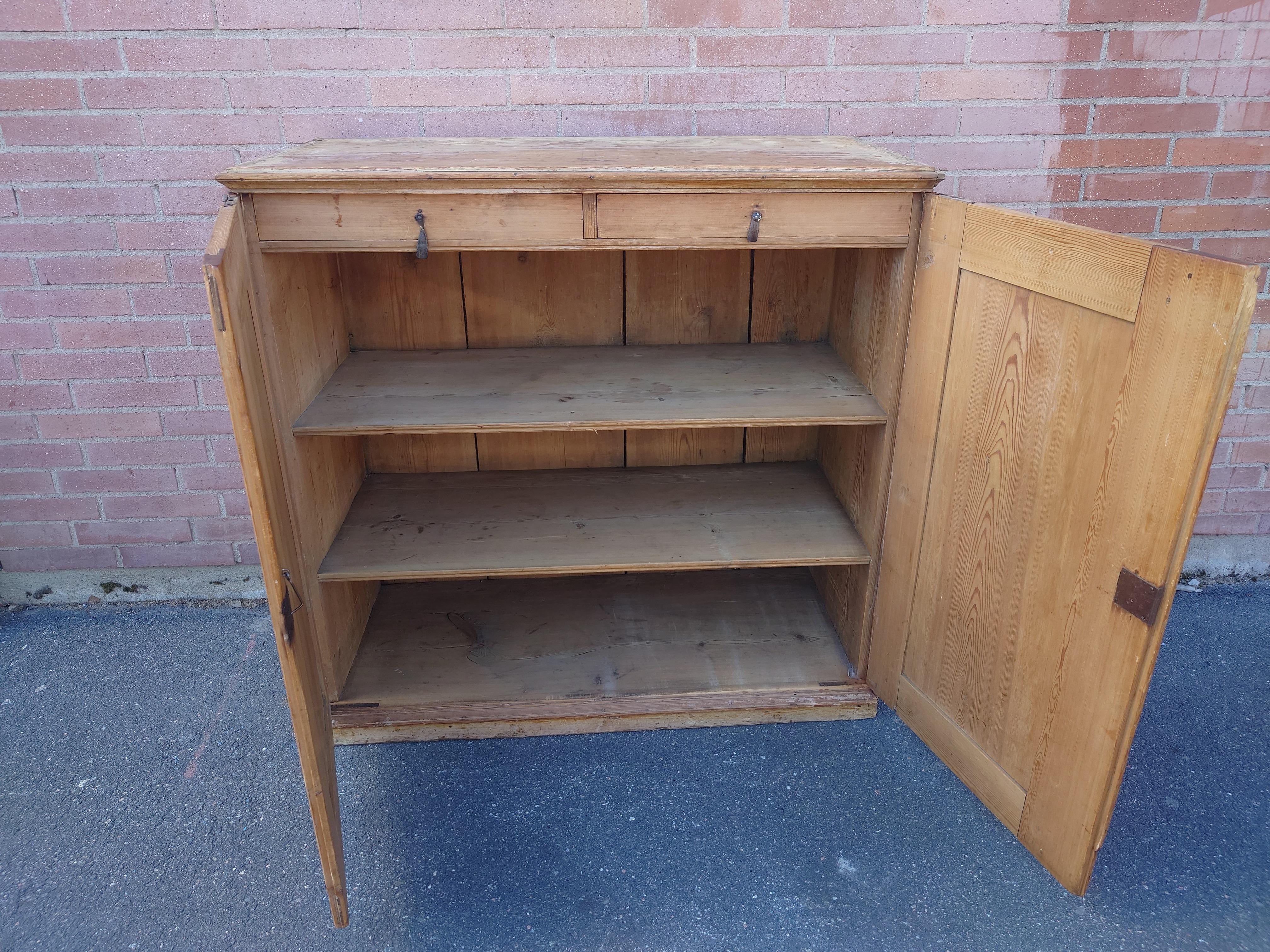 19ème siècle suédois  buffet gustavien ancien avec peinture d'origine en vente 8