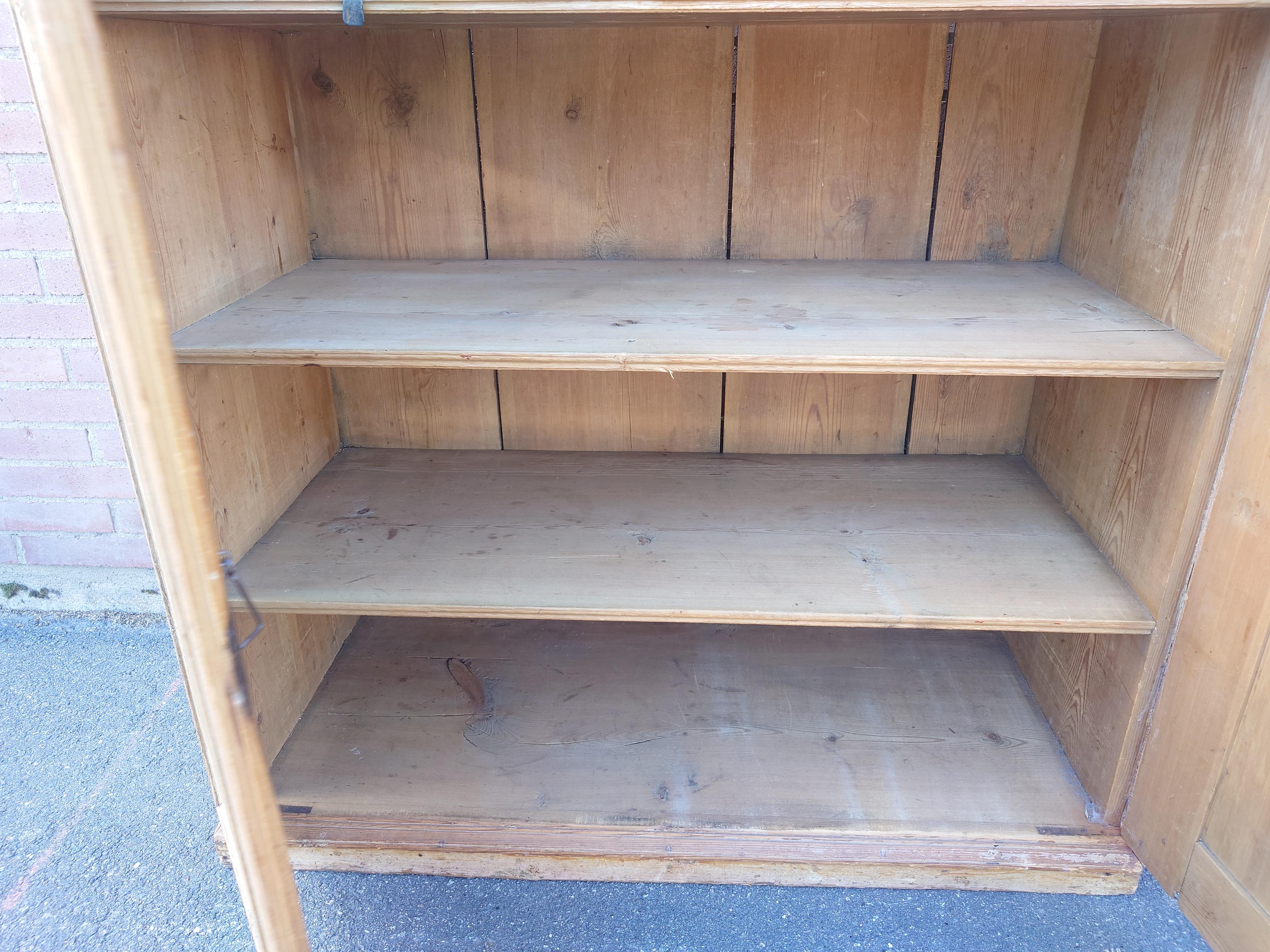19ème siècle suédois  buffet gustavien ancien avec peinture d'origine en vente 9