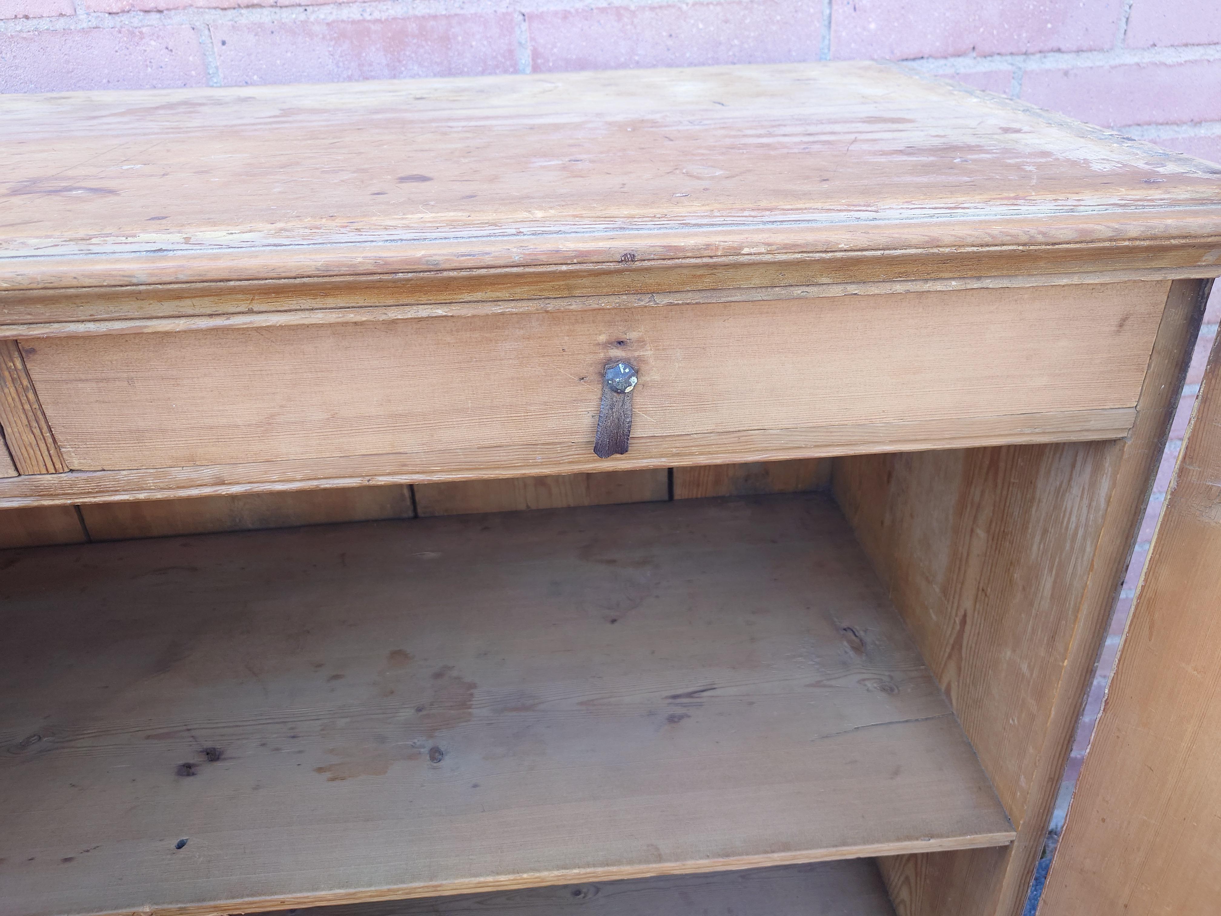 19ème siècle suédois  buffet gustavien ancien avec peinture d'origine en vente 10