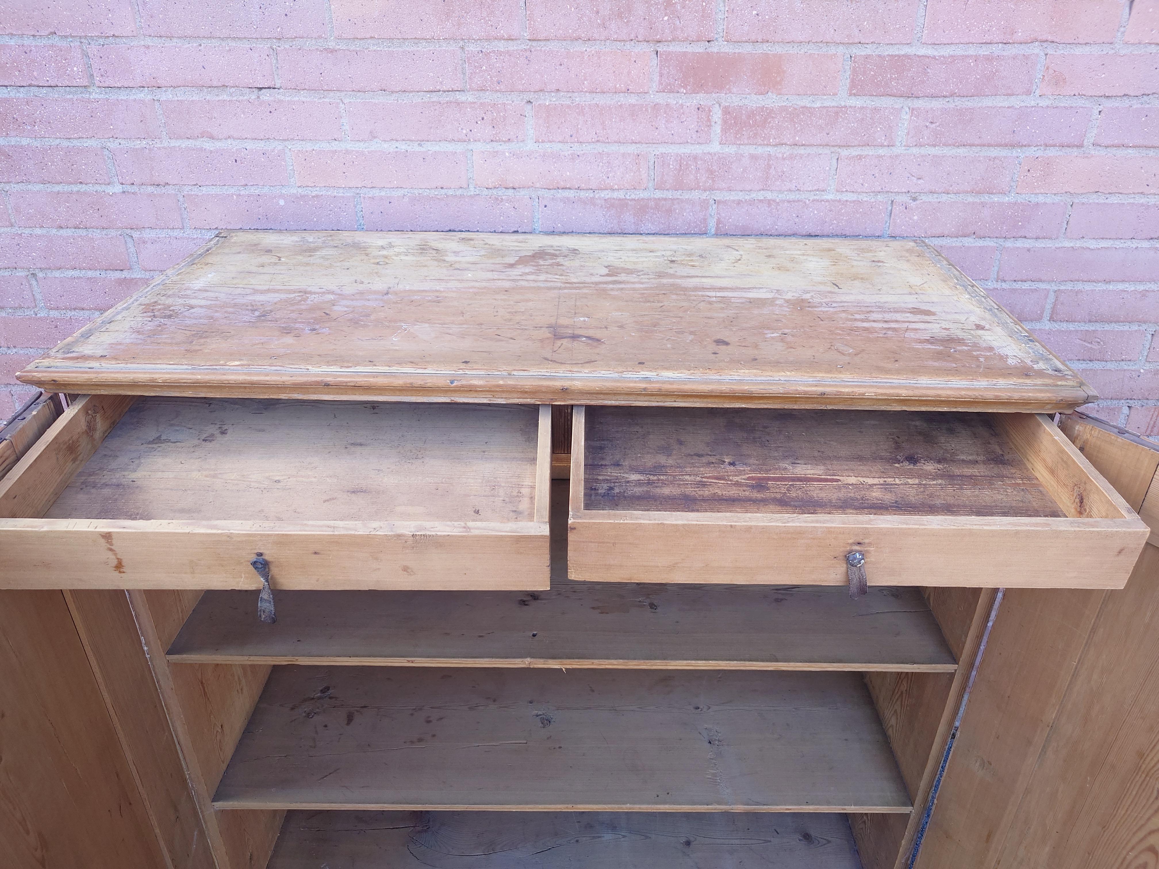 19ème siècle suédois  buffet gustavien ancien avec peinture d'origine en vente 12