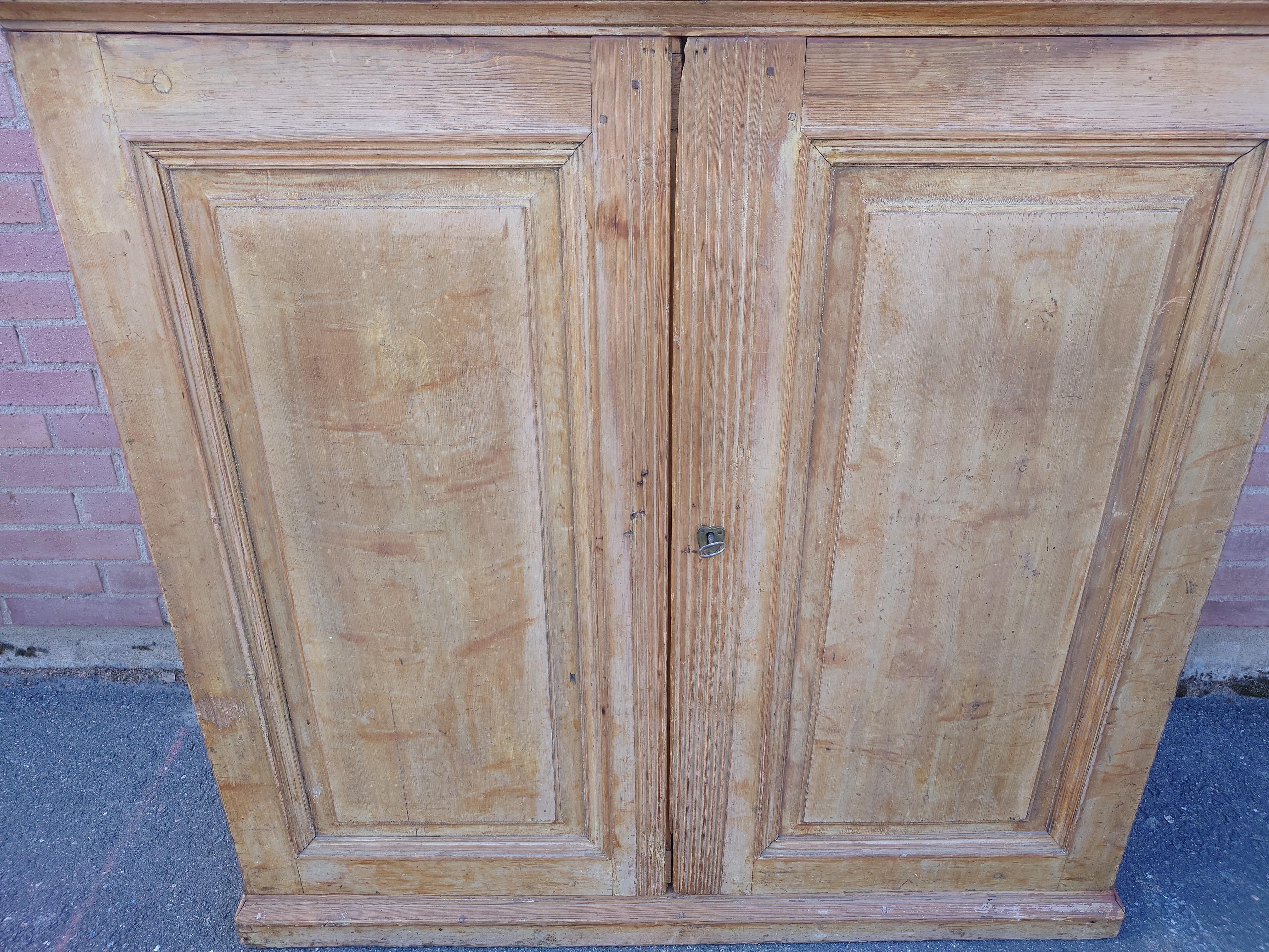 Suédois 19ème siècle suédois  buffet gustavien ancien avec peinture d'origine en vente
