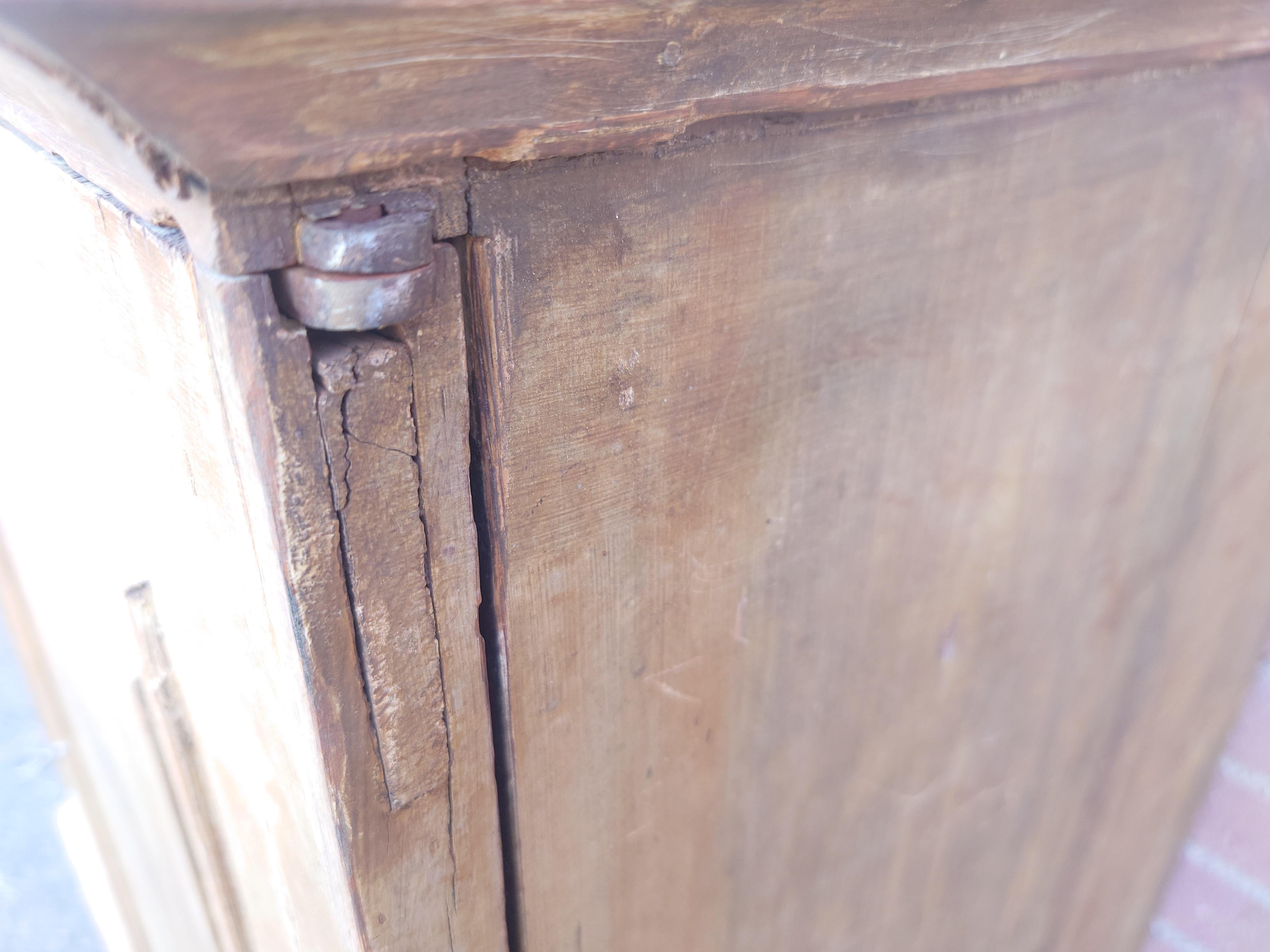 19ème siècle suédois  buffet gustavien ancien avec peinture d'origine en vente 1