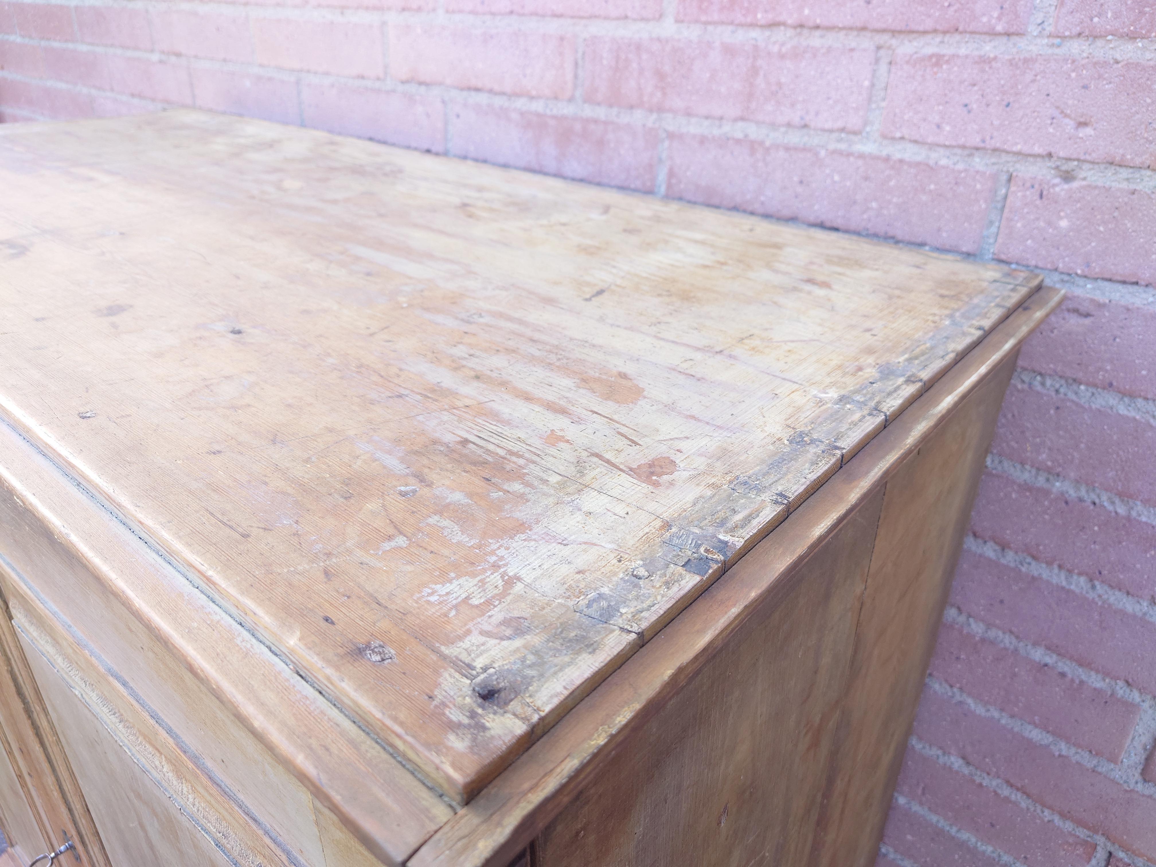 19ème siècle suédois  buffet gustavien ancien avec peinture d'origine en vente 2
