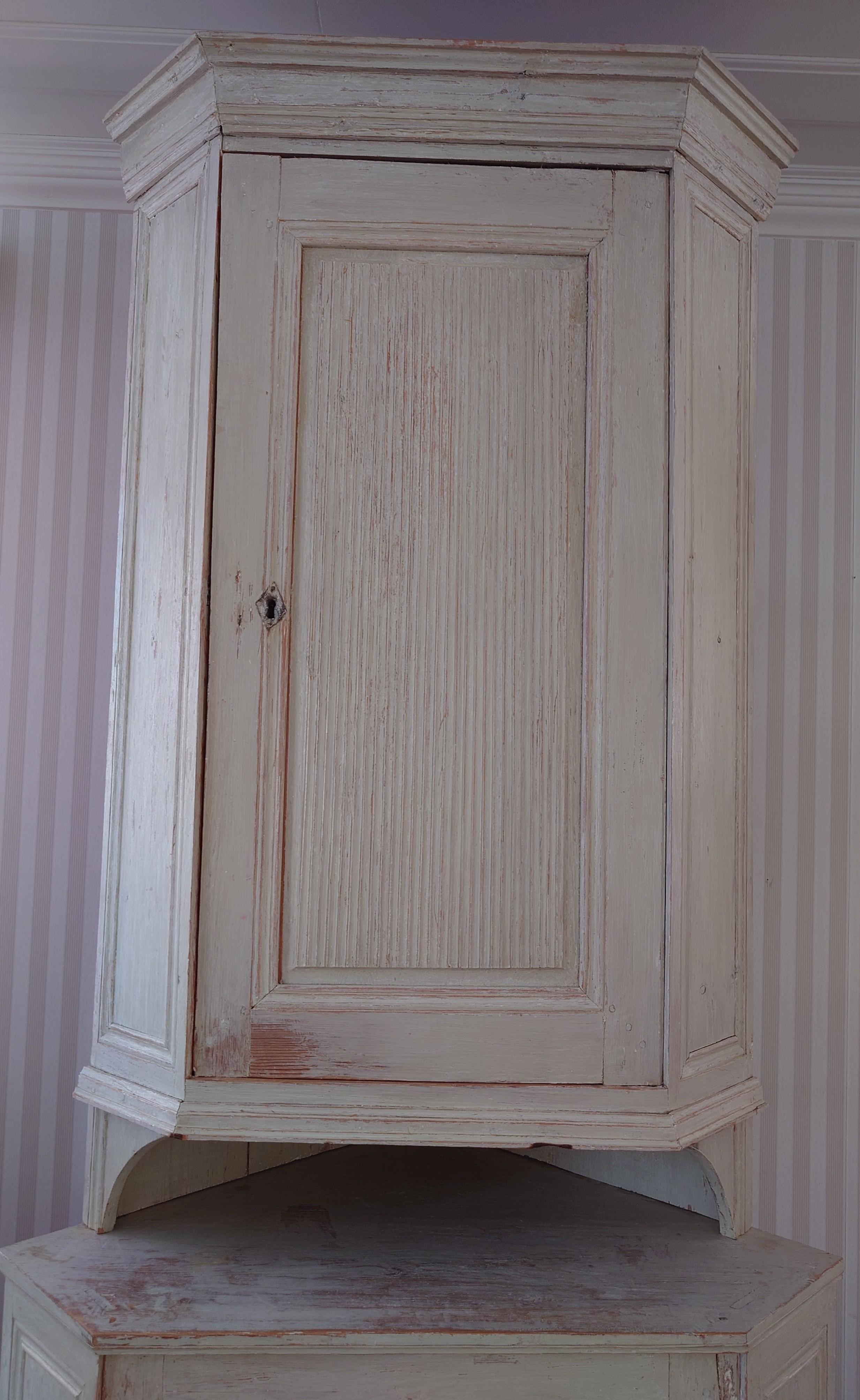 Hand-Carved 19th Century Swedish Antique Gustavian Cabinet with Original Paint For Sale