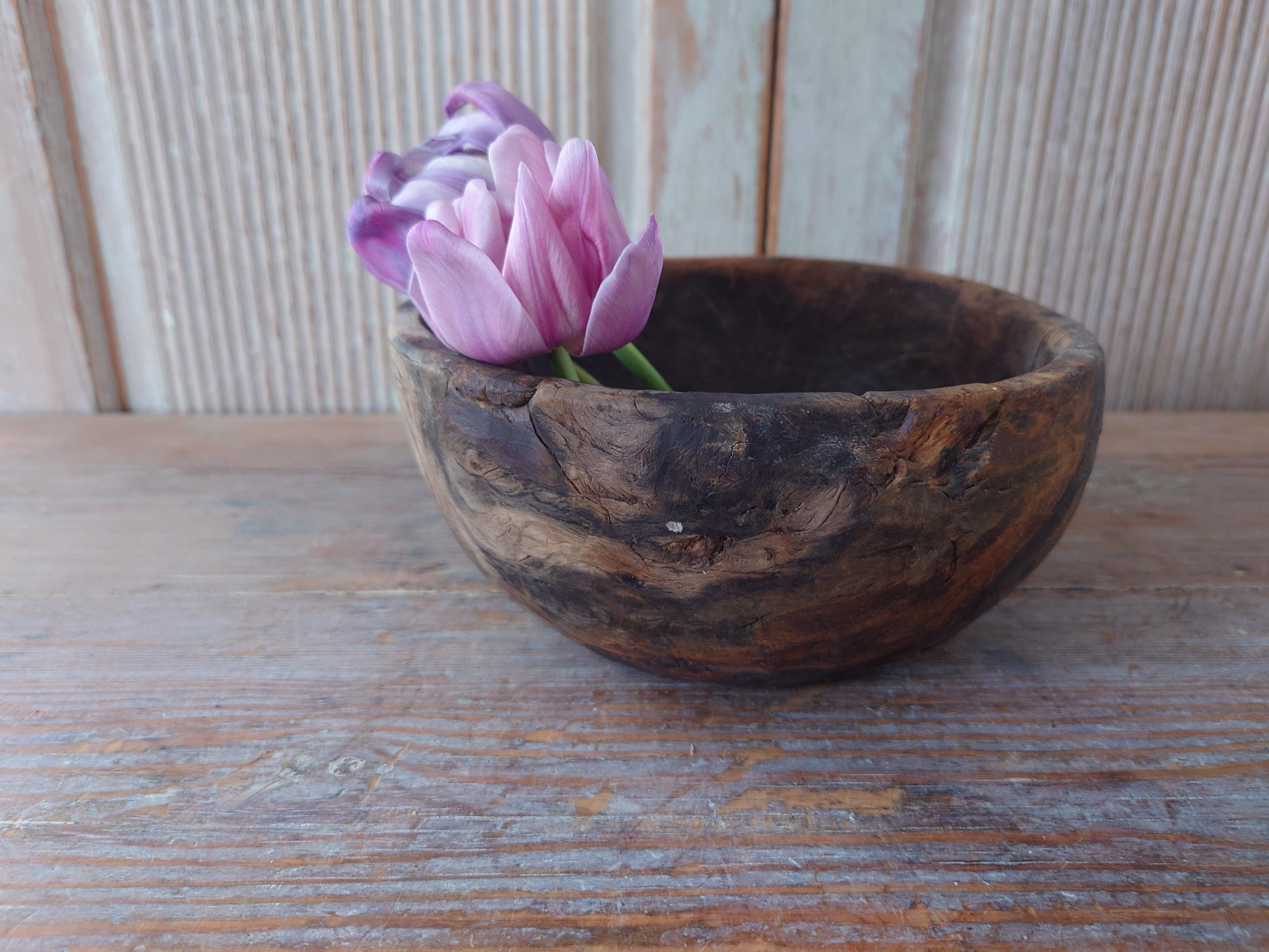 19th century antique rustic rare Swedish Wooden bowl from Dalarna Northern Sweden.
Dated 1864
The surfaces are naturally patinated due tue age,
You can see the use of time.
A truley remarkable piece ,that would make a great statement in any