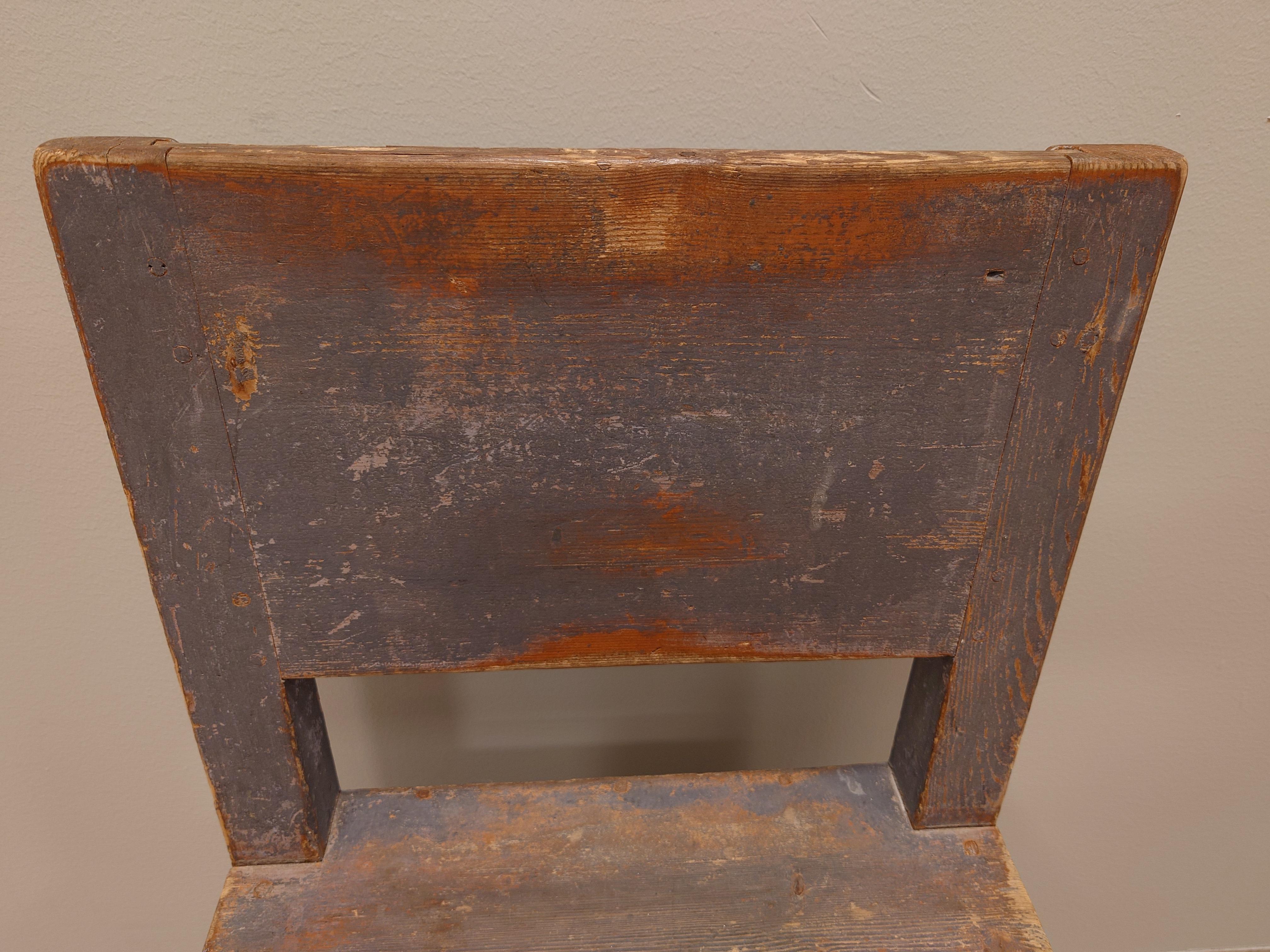 Schwedischer antiker rustikaler Stuhl im Barockstil des 19. Jahrhunderts mit Originalfarbe im Angebot 5