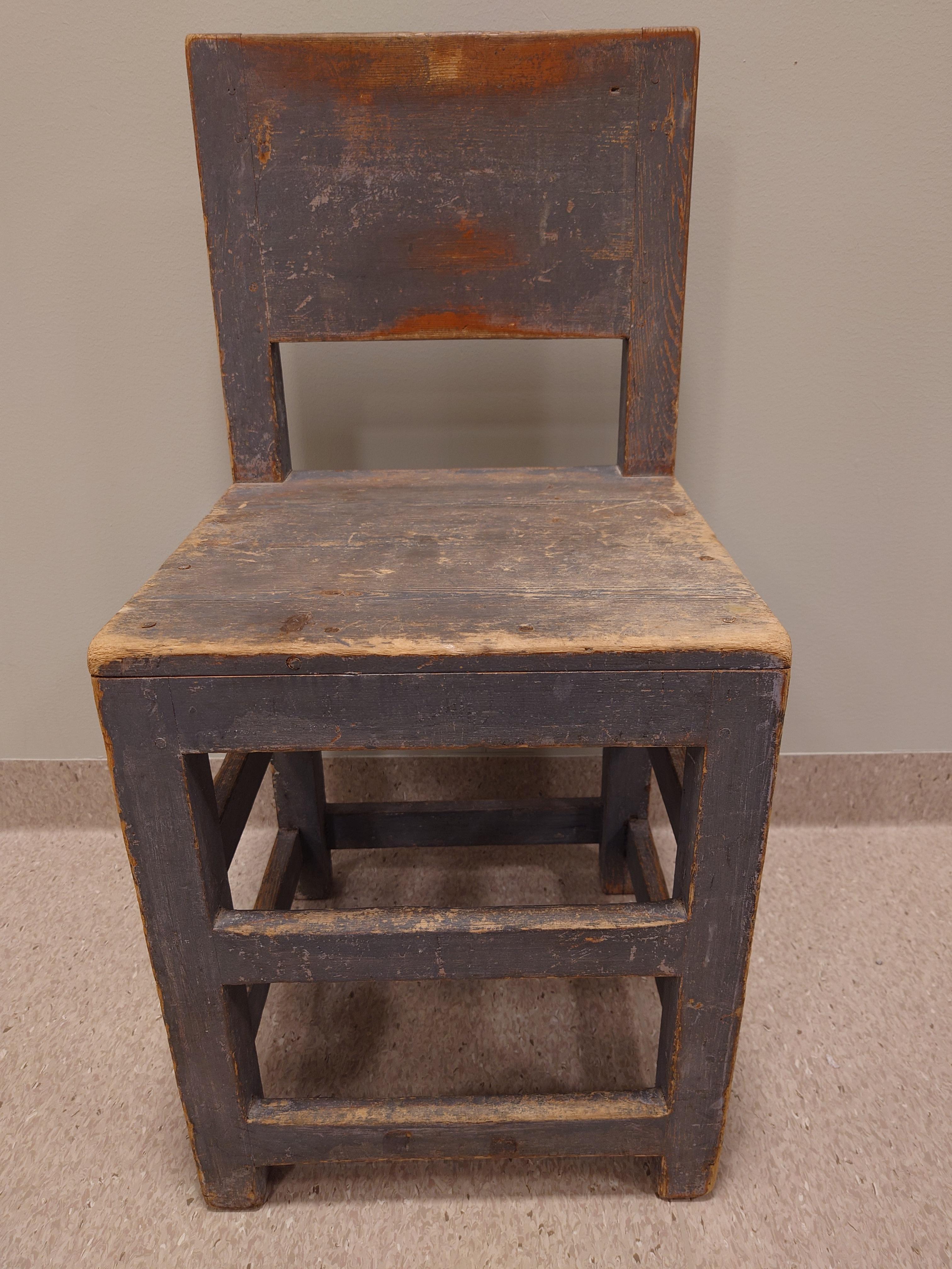 Schwedischer antiker rustikaler Stuhl im Barockstil des 19. Jahrhunderts mit Originalfarbe im Angebot 9