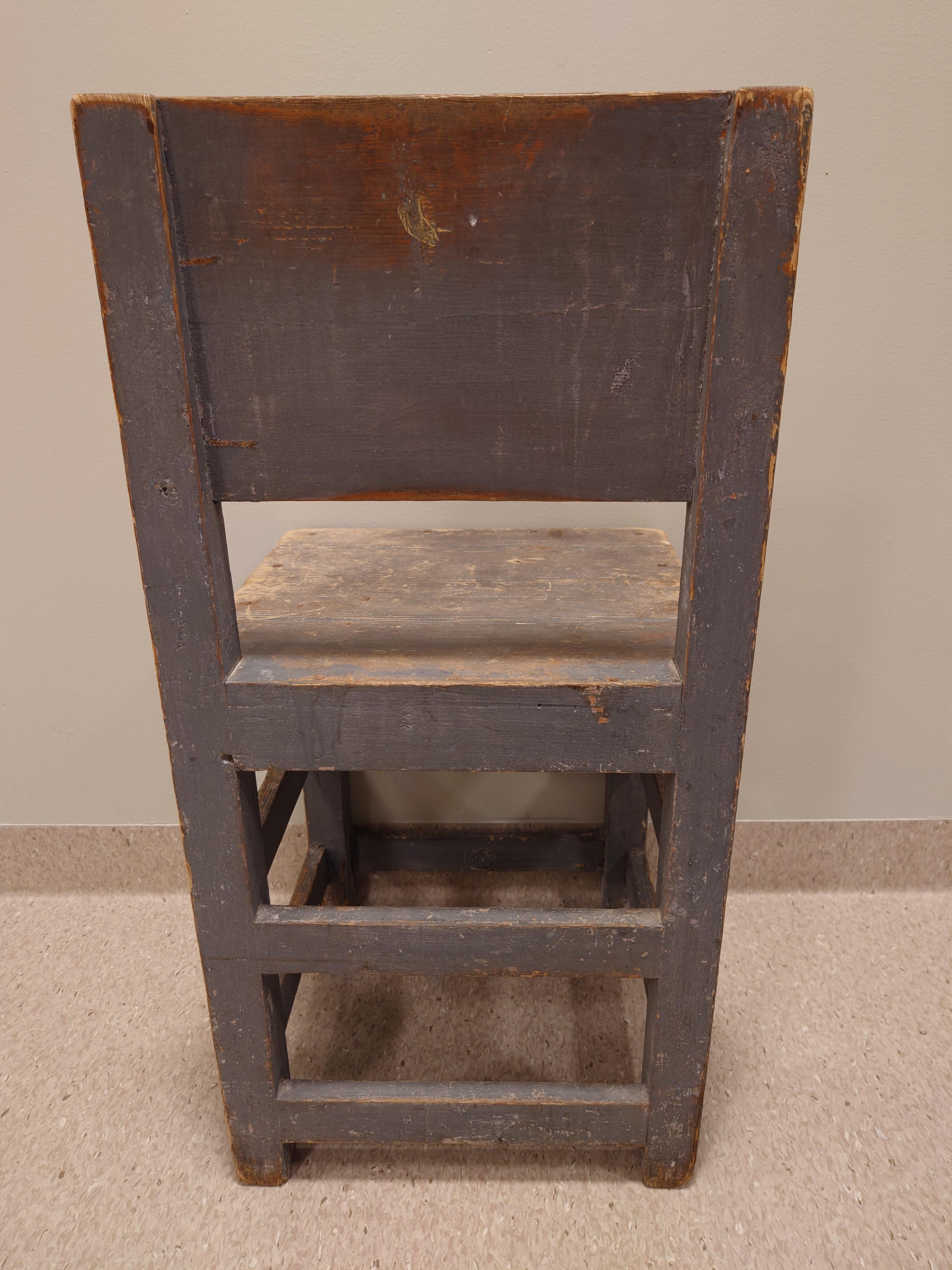 Schwedischer antiker rustikaler Stuhl im Barockstil des 19. Jahrhunderts mit Originalfarbe im Angebot 2