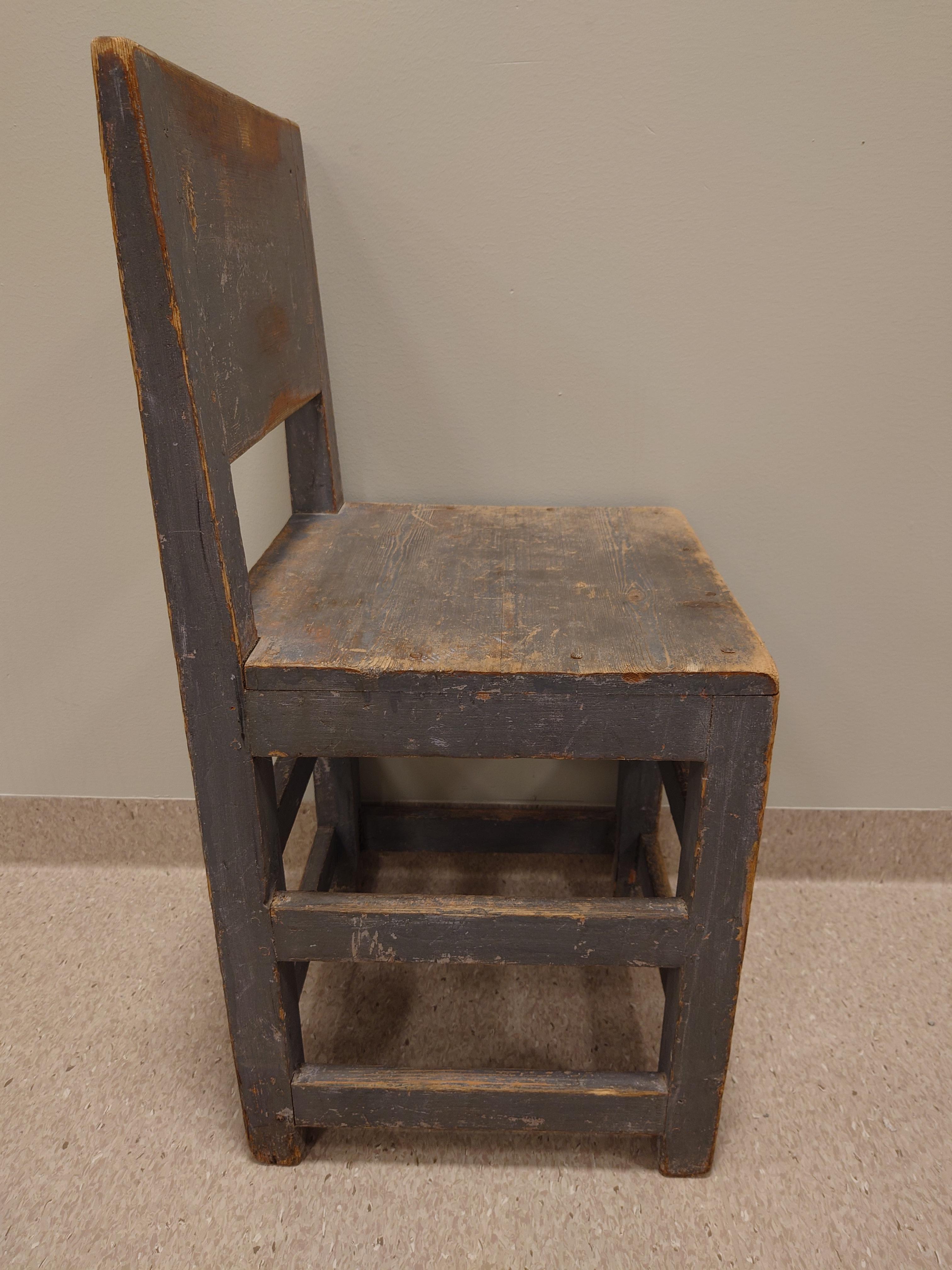 Schwedischer antiker rustikaler Stuhl im Barockstil des 19. Jahrhunderts mit Originalfarbe im Angebot 3