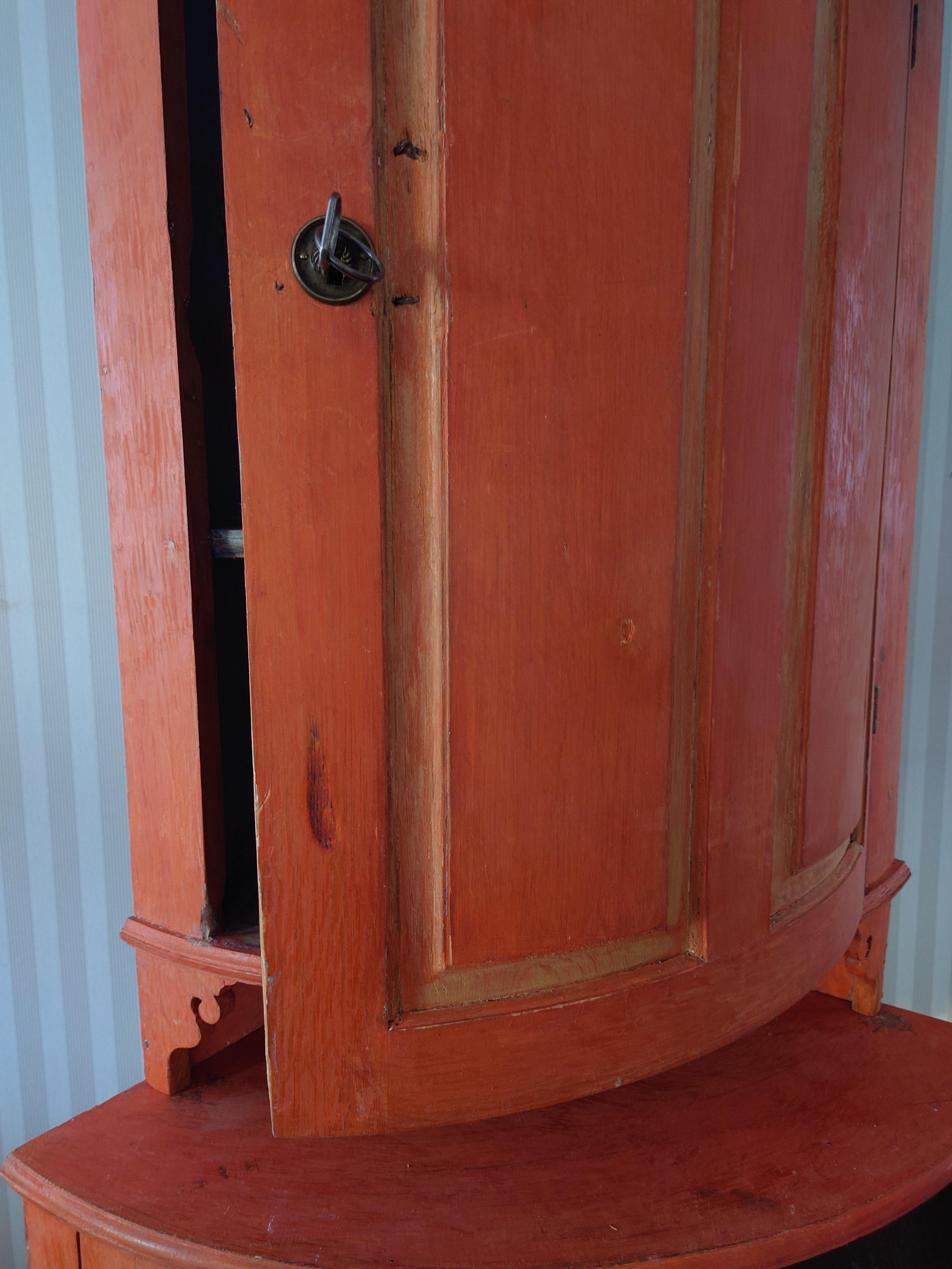 19th Century Swedish Ántique Rustic Corner Cabinet with Original Paint For Sale 8