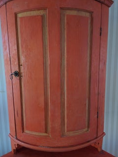 19th Century Swedish Ántique Rustic Corner Cabinet with Original Paint