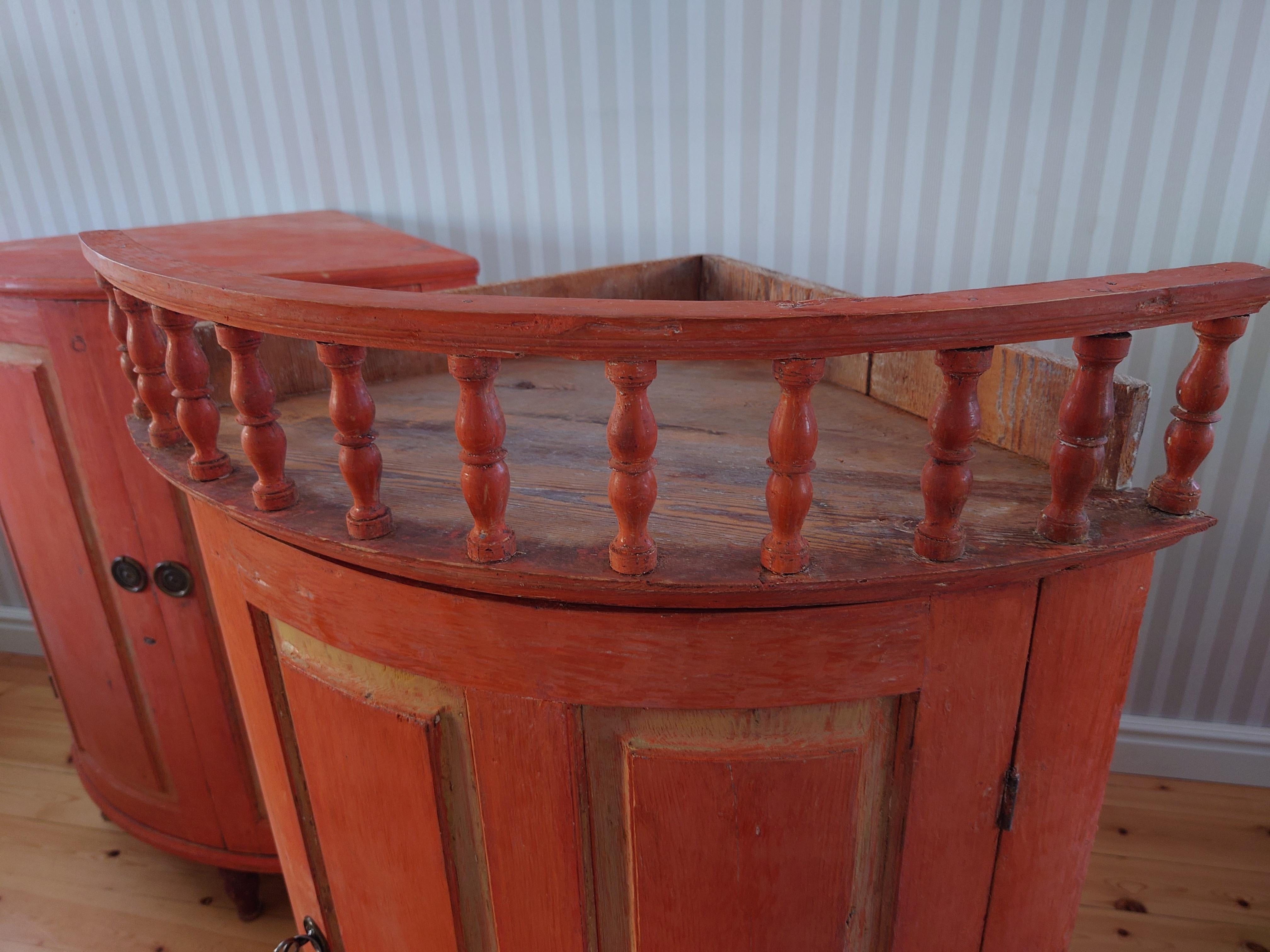 19th Century Swedish Ántique Rustic Corner Cabinet with Original Paint For Sale 13